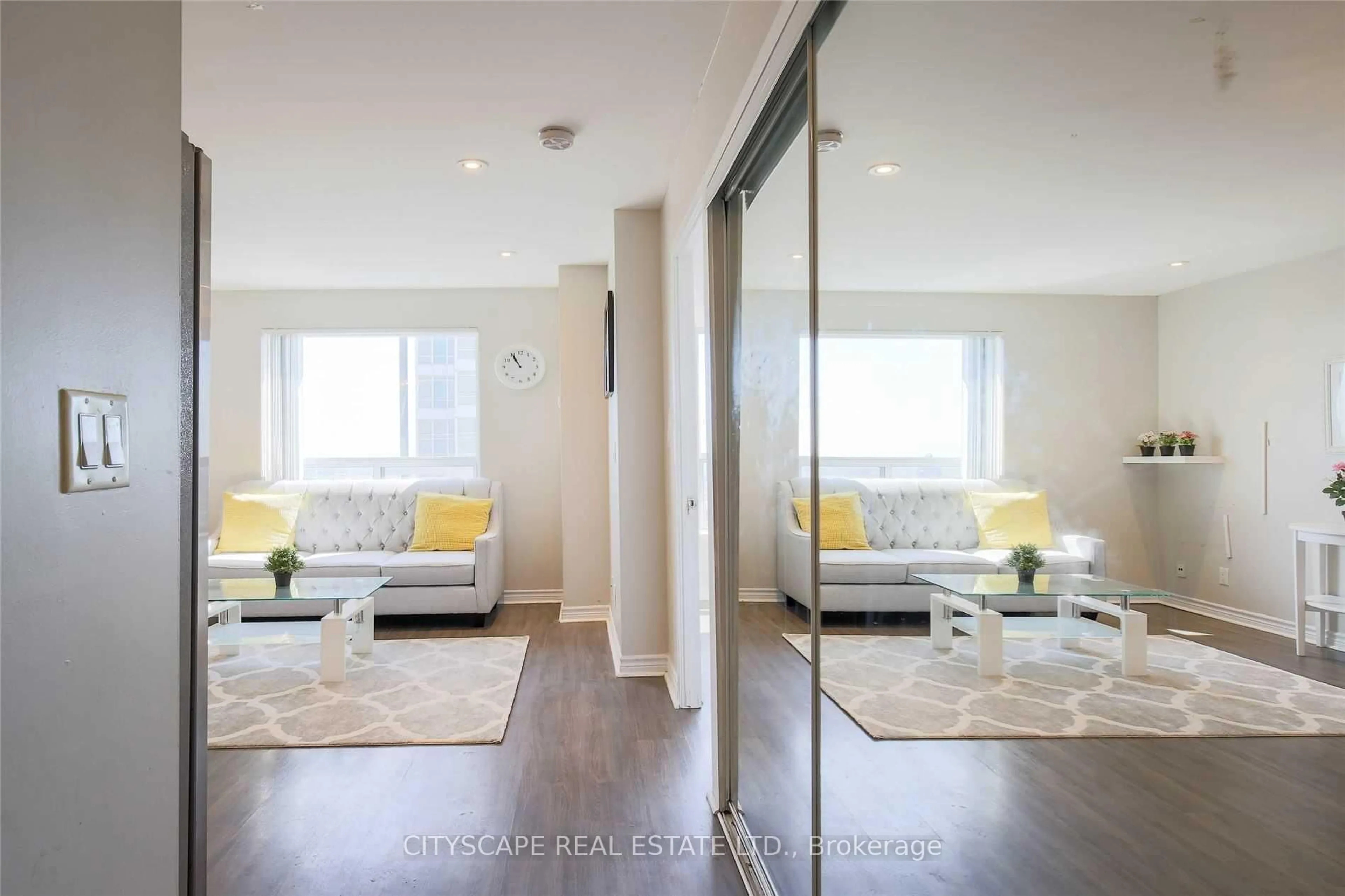 Indoor entryway for 36 Lee Centre Dr #3505, Toronto Ontario M1H 3K2