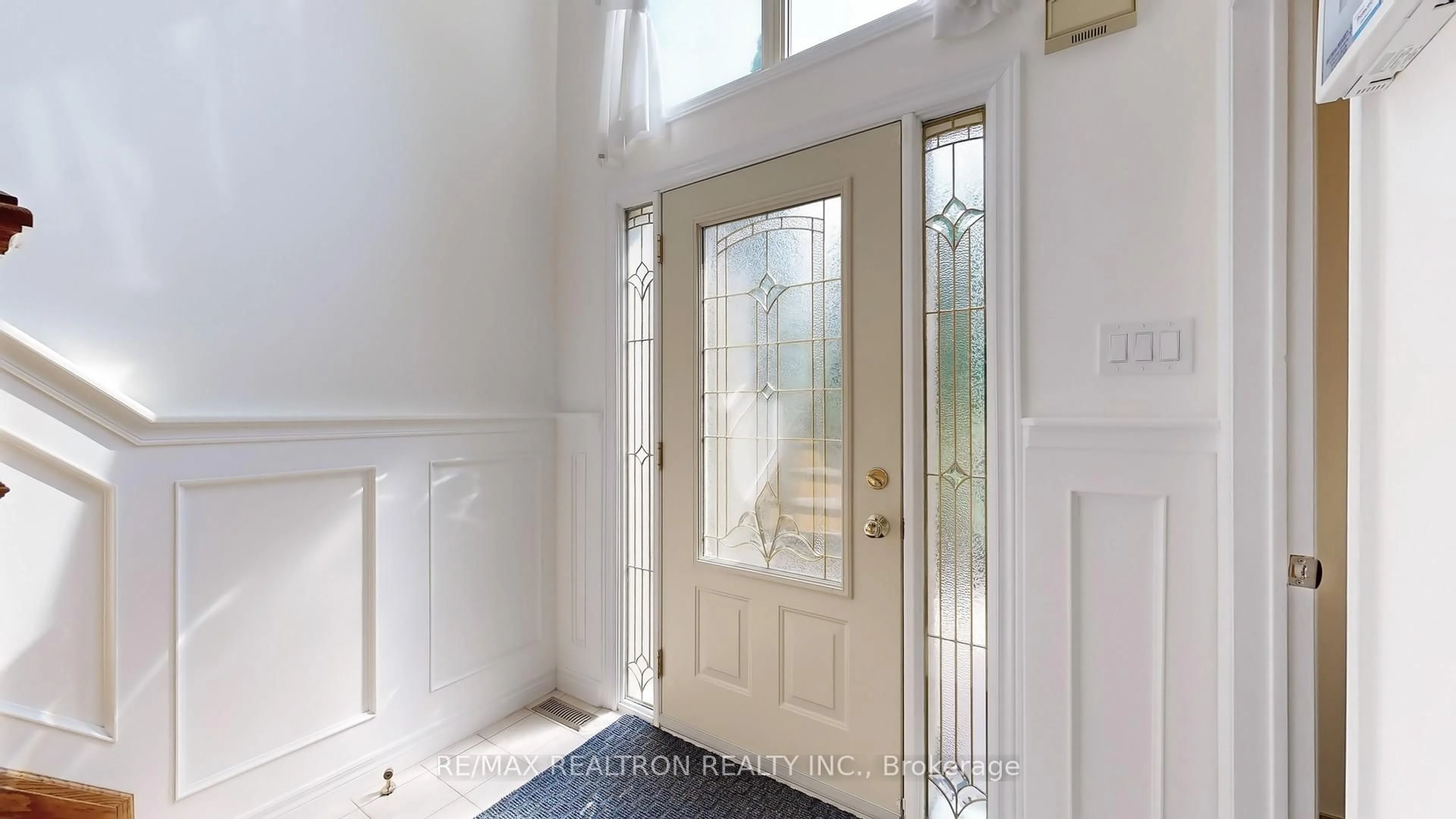 Indoor entryway for 9 Cranston Manor Crt, Toronto Ontario M1J 3M7