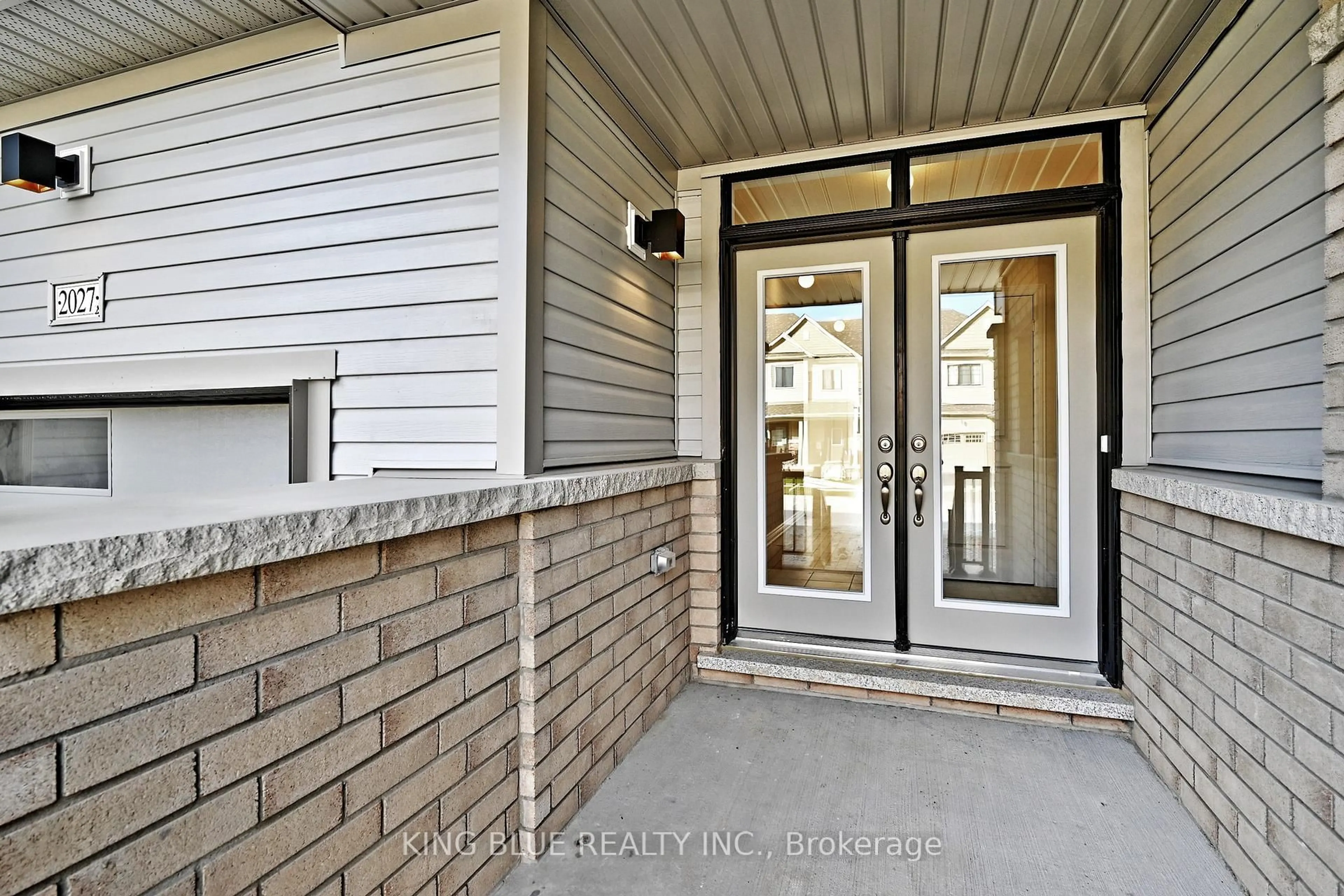 Indoor entryway for 2027 Horace Duncan Cres, Oshawa Ontario L1L 0W4