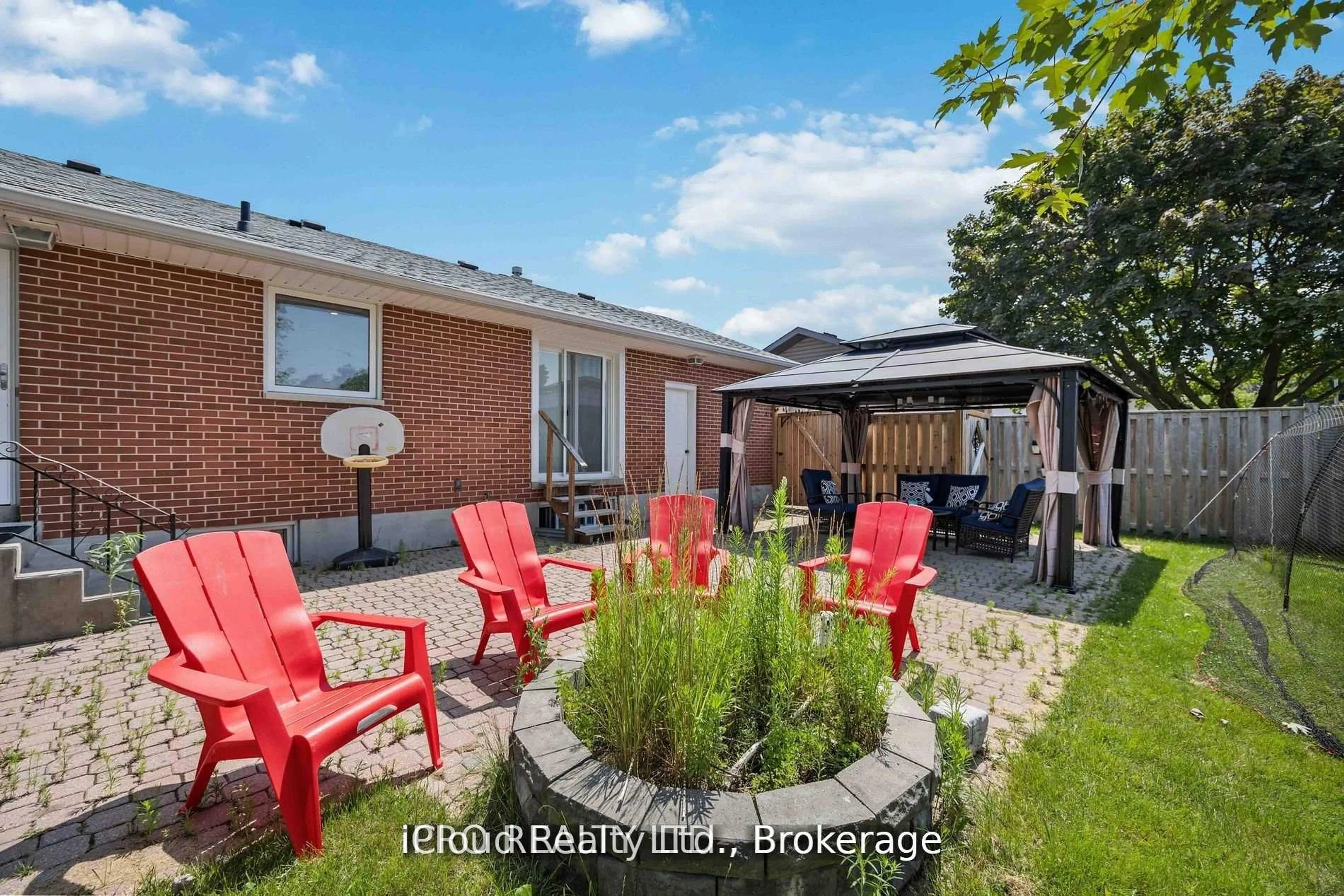 Patio, street for 736 Westdale St, Oshawa Ontario L1J 5B7