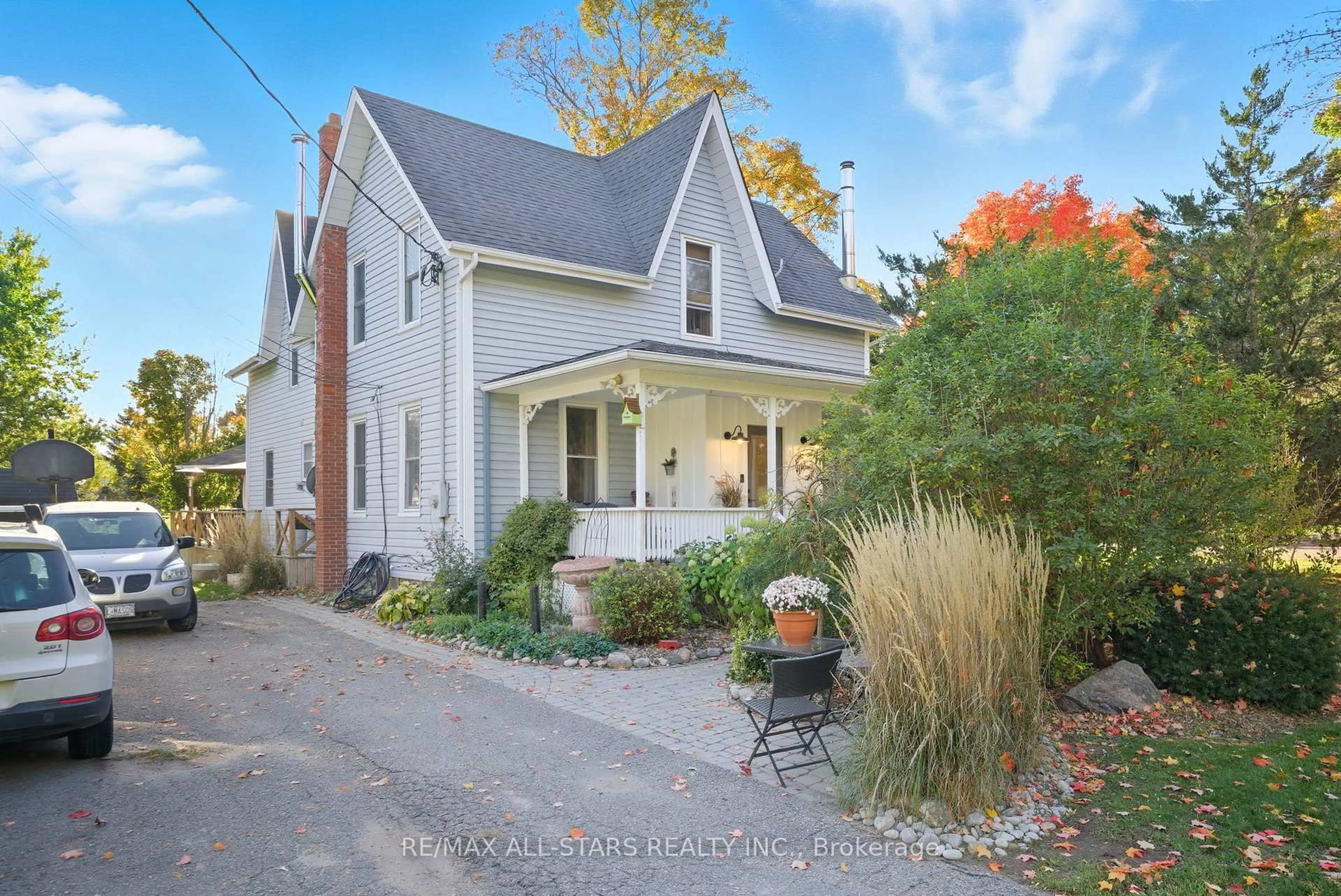 A pic from outside/outdoor area/front of a property/back of a property/a pic from drone, street for 20 Keene St, Scugog Ontario L0C 1G0