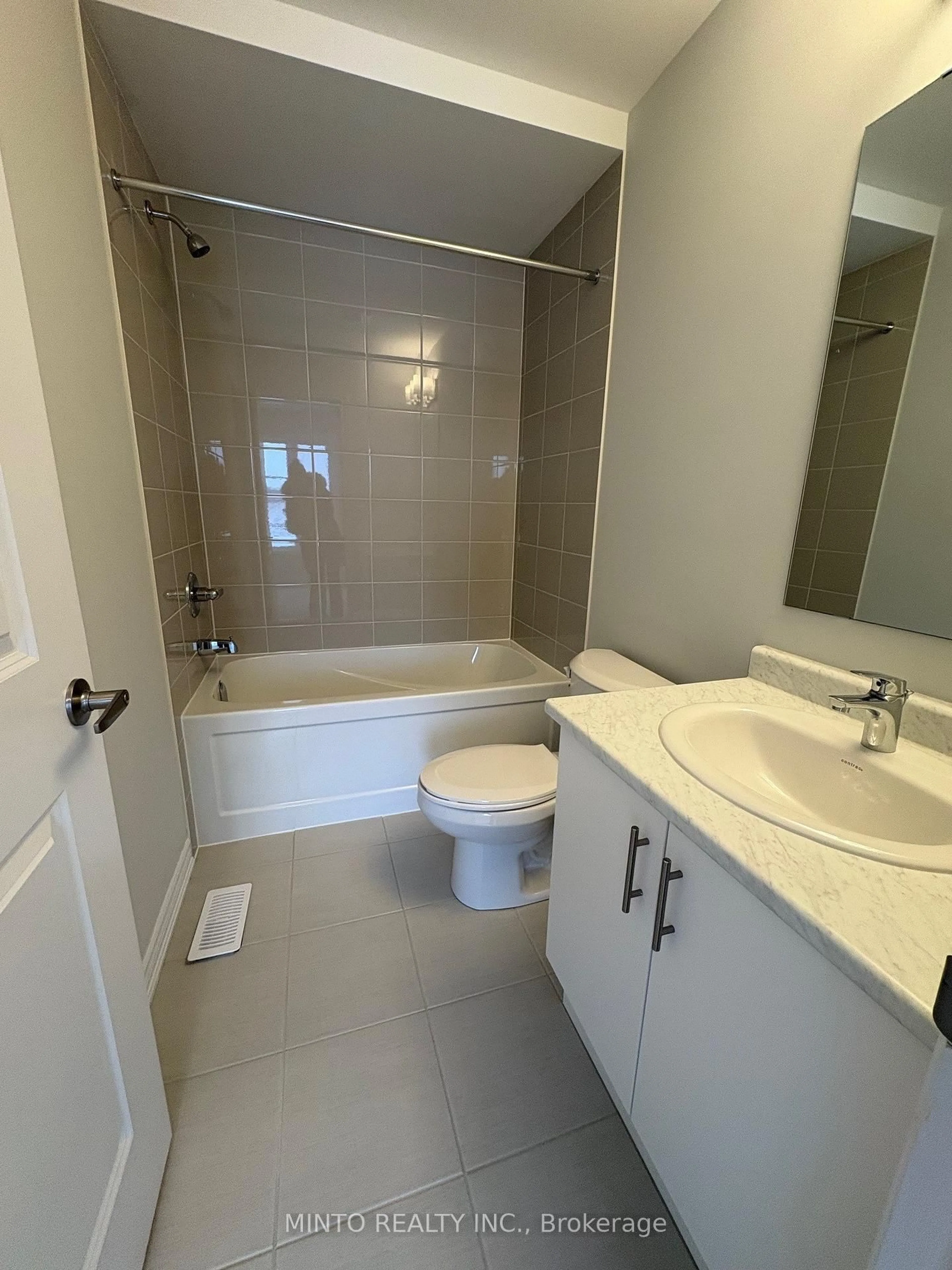 Standard bathroom, ceramic/tile floor for 1196 Greentree Path, Oshawa Ontario L1H 8L7