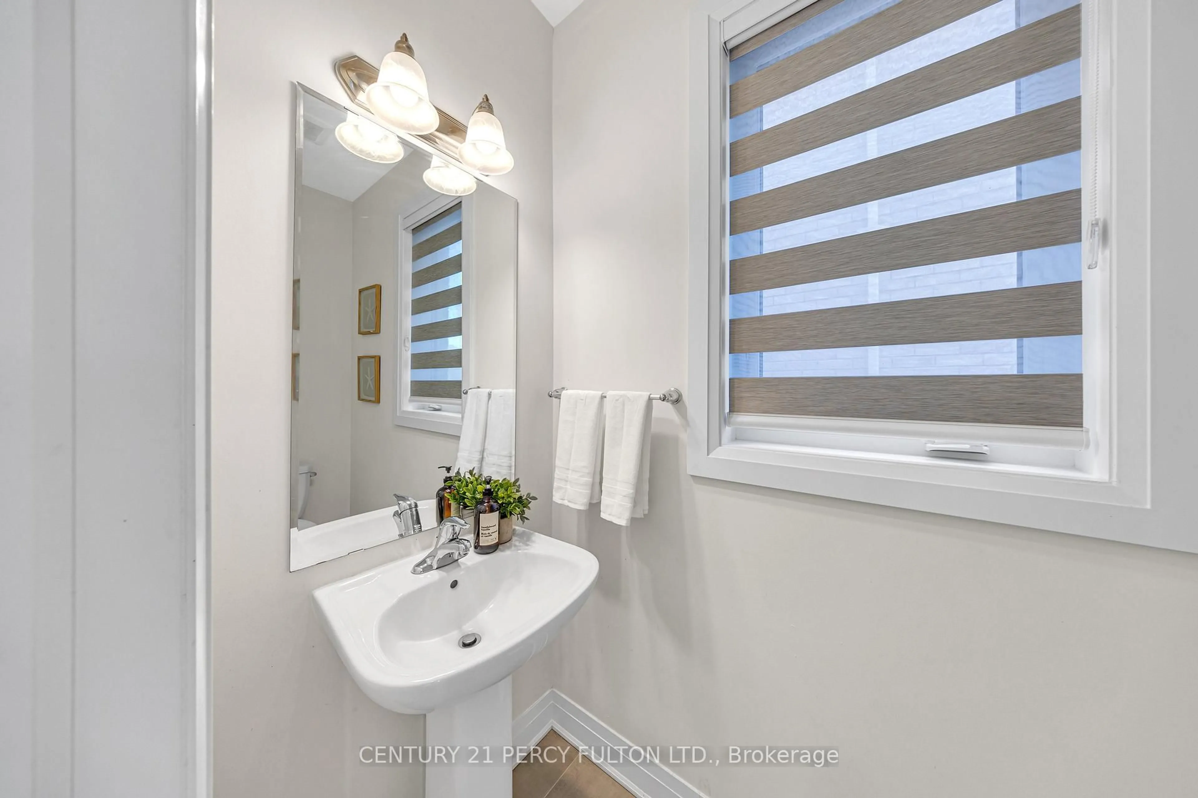 Contemporary bathroom, ceramic/tile floor for 3136 Willowridge Path, Pickering Ontario L1X 0N5
