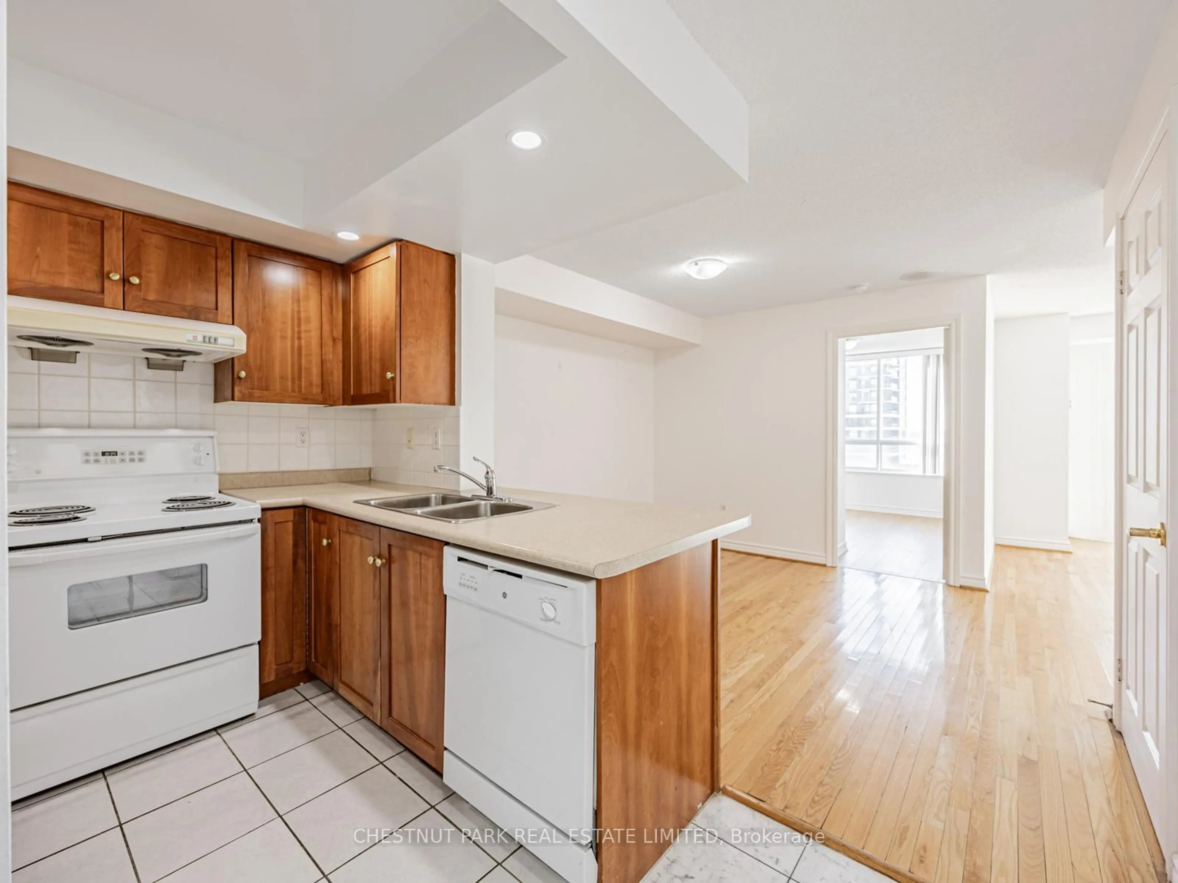 Standard kitchen, unknown for 125 Omni Dr #1029, Toronto Ontario M1P 5A9