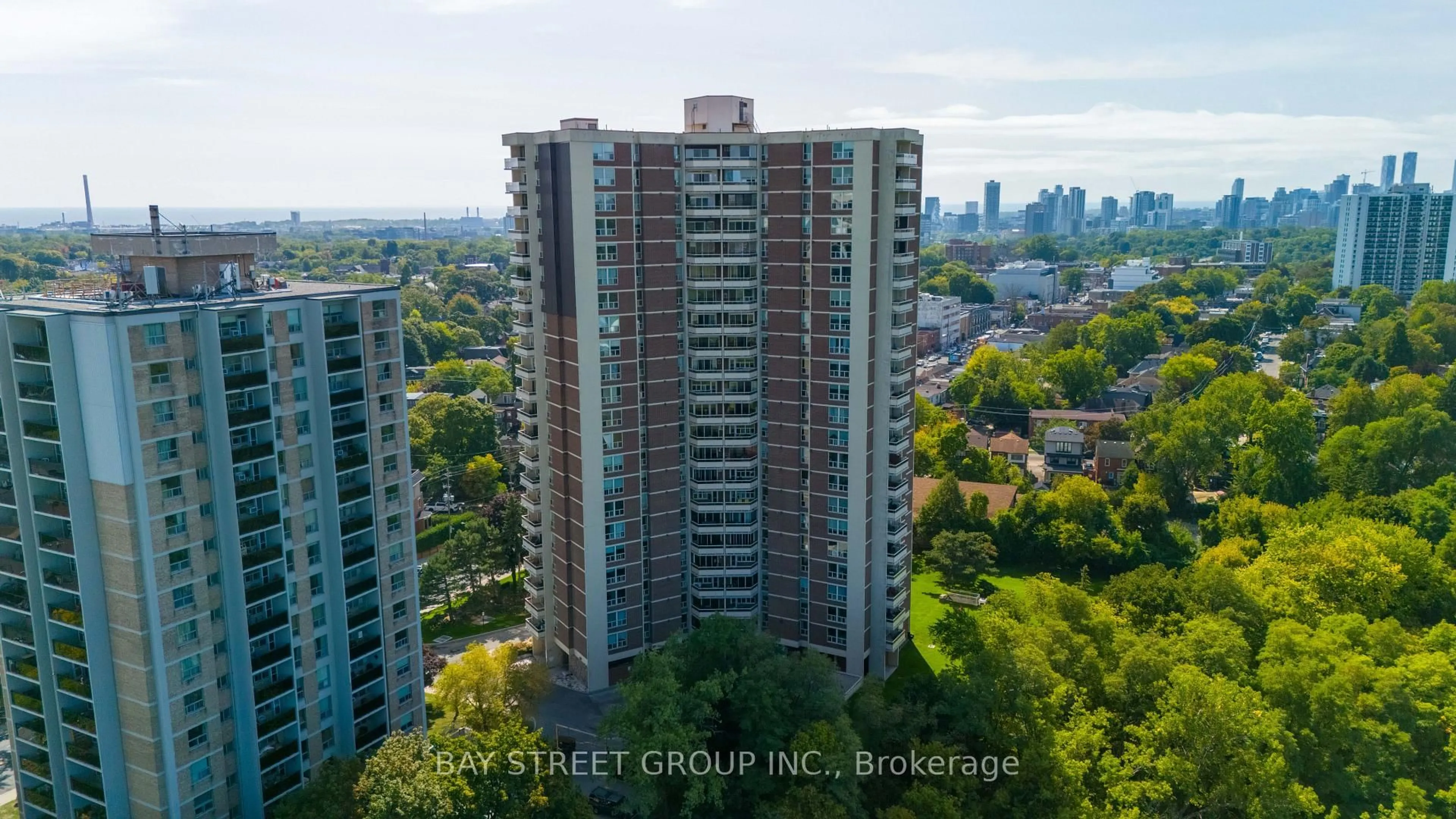 A pic from outside/outdoor area/front of a property/back of a property/a pic from drone, city buildings view from balcony for 980 Broadview Ave #403, Toronto Ontario M4K 3Y1