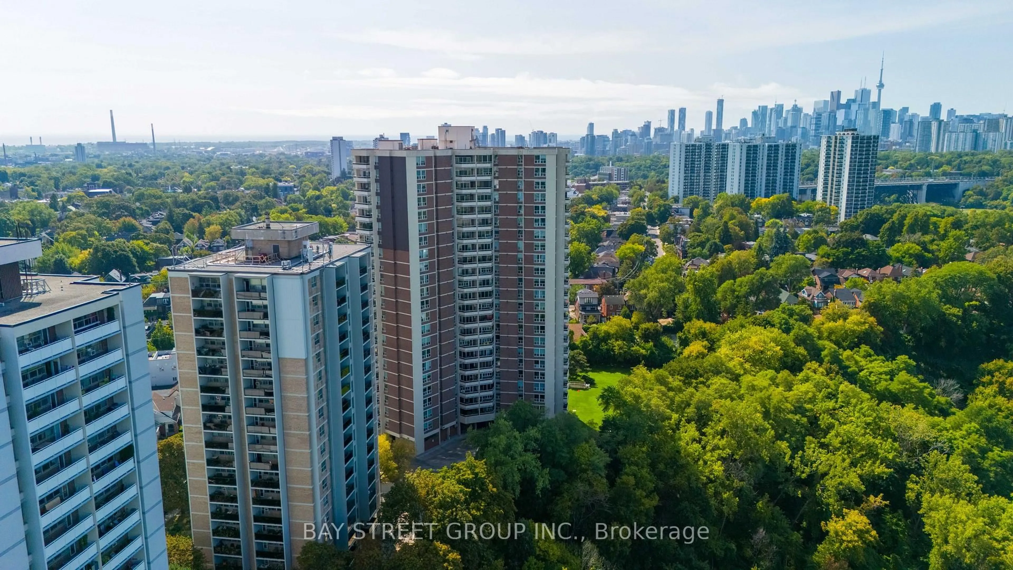 A pic from outside/outdoor area/front of a property/back of a property/a pic from drone, city buildings view from balcony for 980 Broadview Ave #403, Toronto Ontario M4K 3Y1