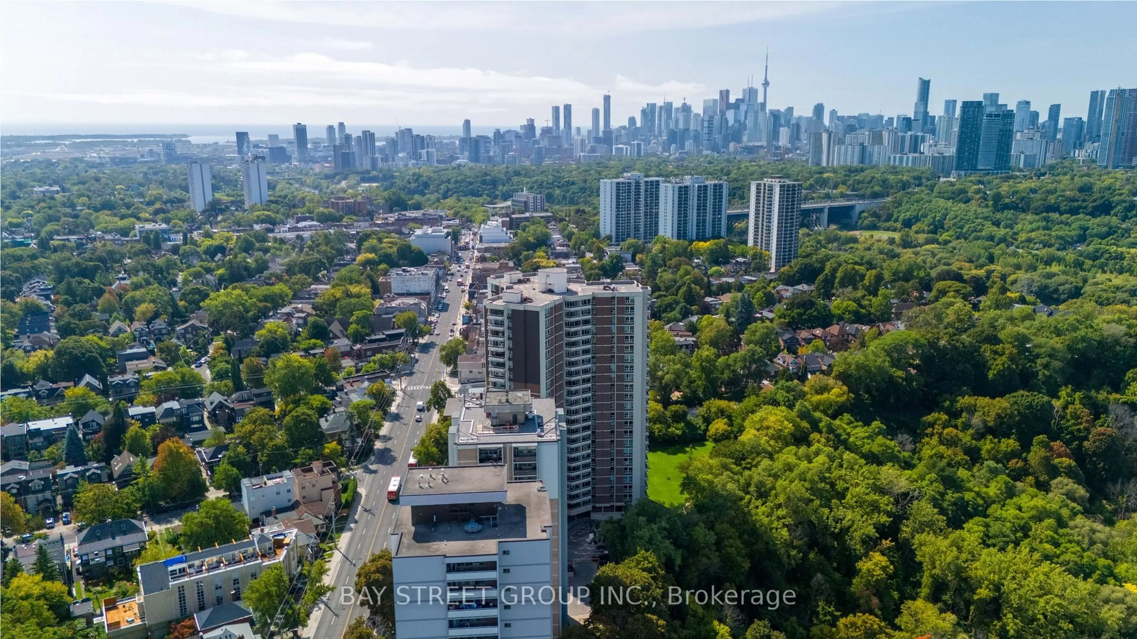 A pic from outside/outdoor area/front of a property/back of a property/a pic from drone, city buildings view from balcony for 980 Broadview Ave #403, Toronto Ontario M4K 3Y1