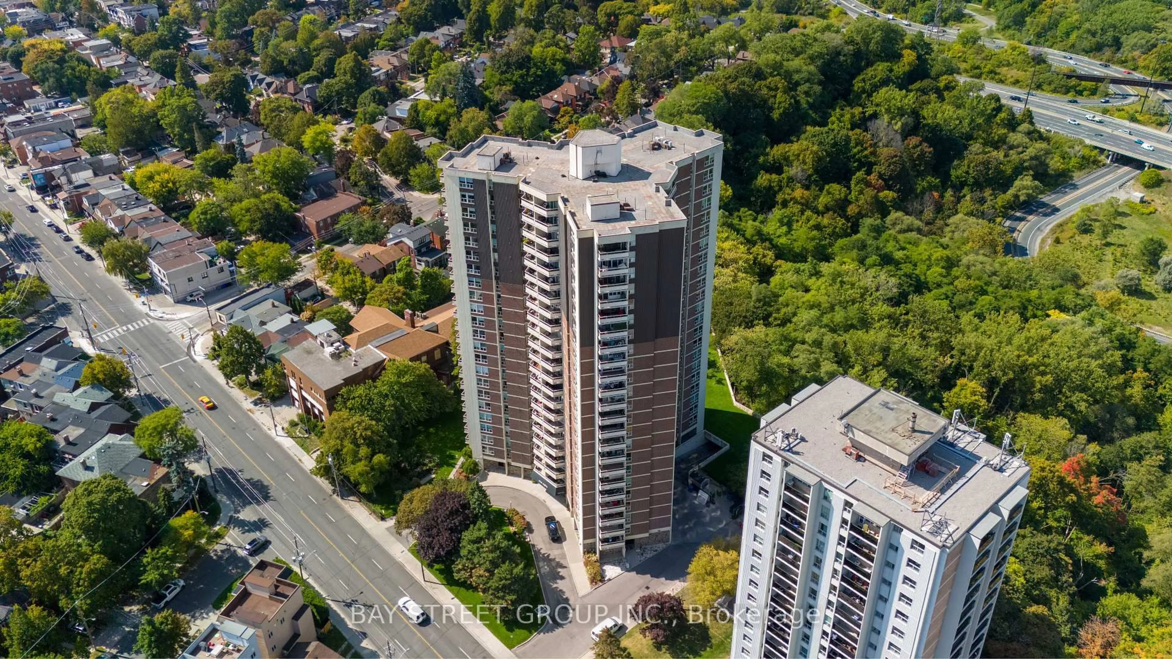 A pic from outside/outdoor area/front of a property/back of a property/a pic from drone, city buildings view from balcony for 980 Broadview Ave #403, Toronto Ontario M4K 3Y1