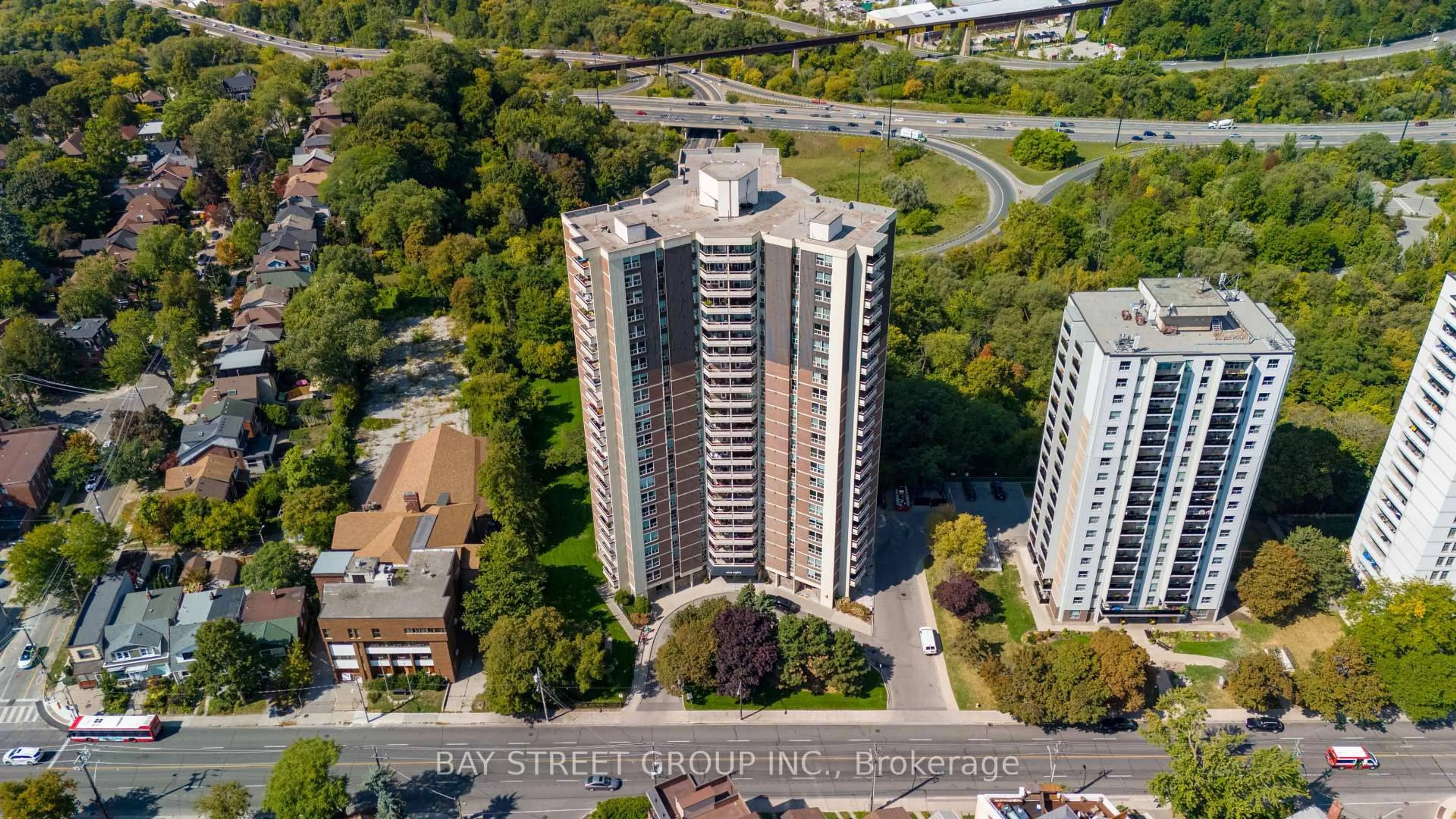 A pic from outside/outdoor area/front of a property/back of a property/a pic from drone, city buildings view from balcony for 980 Broadview Ave #403, Toronto Ontario M4K 3Y1
