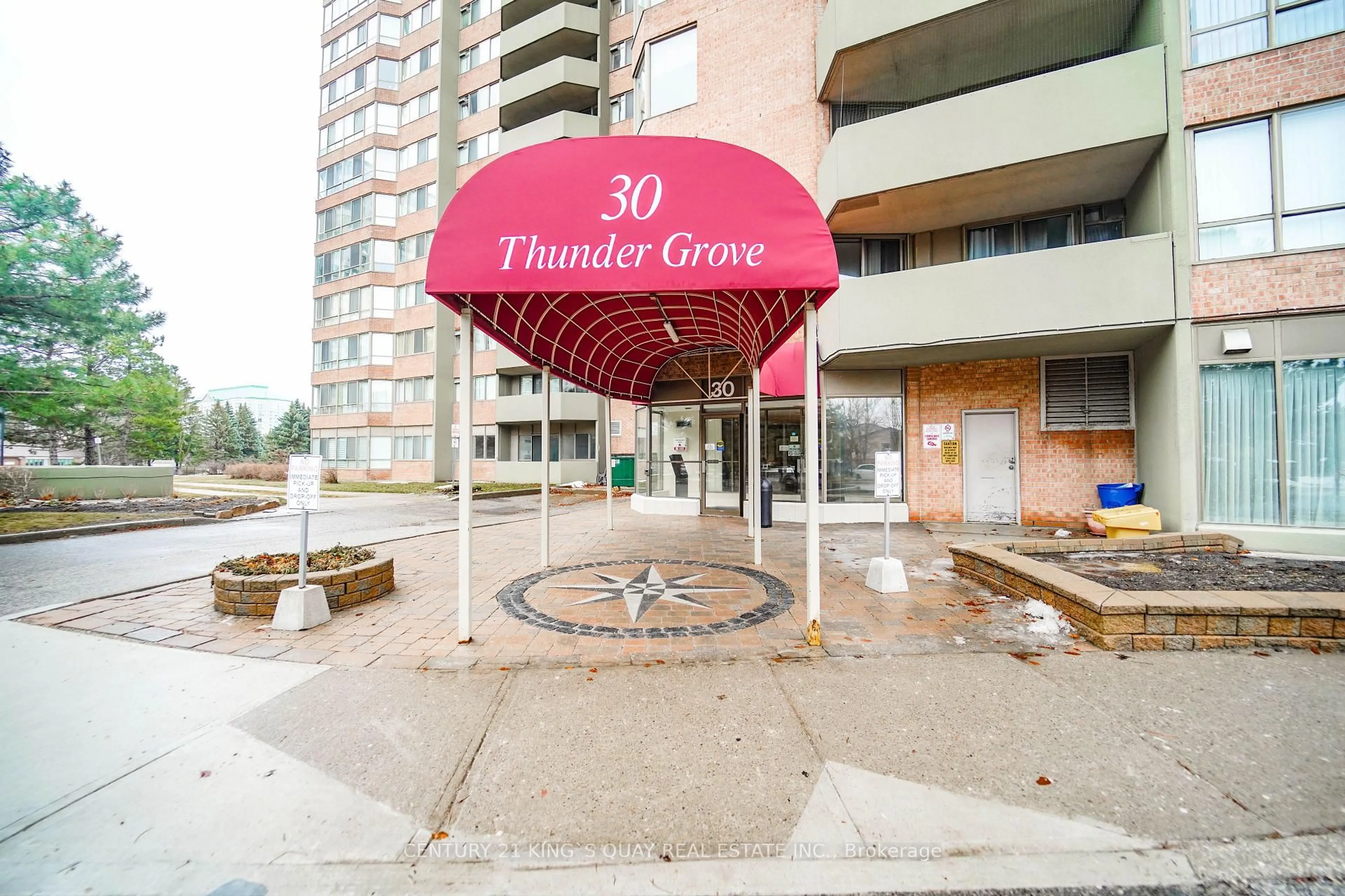 Indoor foyer for 30 Thunder Grve #1610, Toronto Ontario M1V 4A3