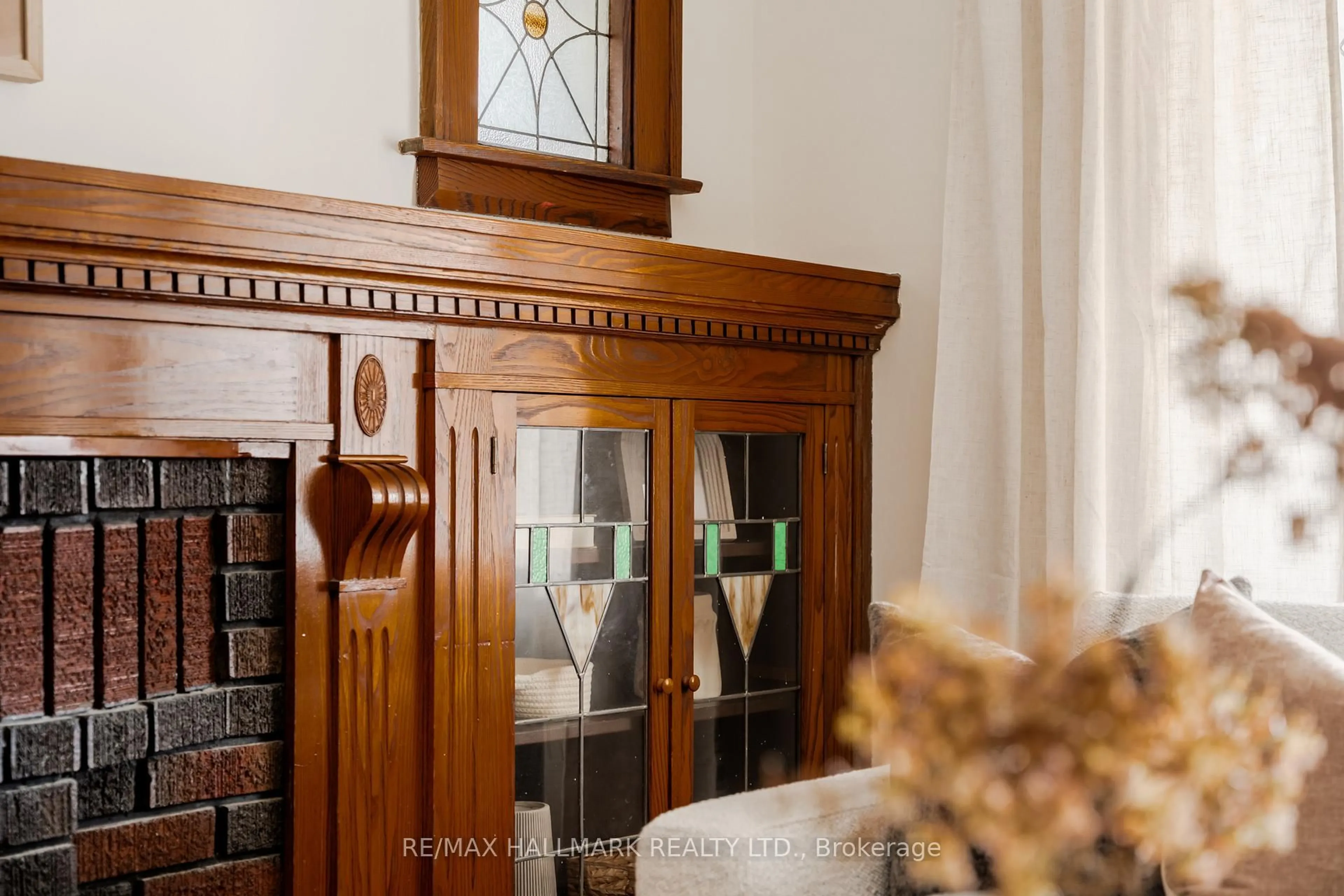 Dining room, wood/laminate floor for 2076 Gerrard St, Toronto Ontario M4E 2B5