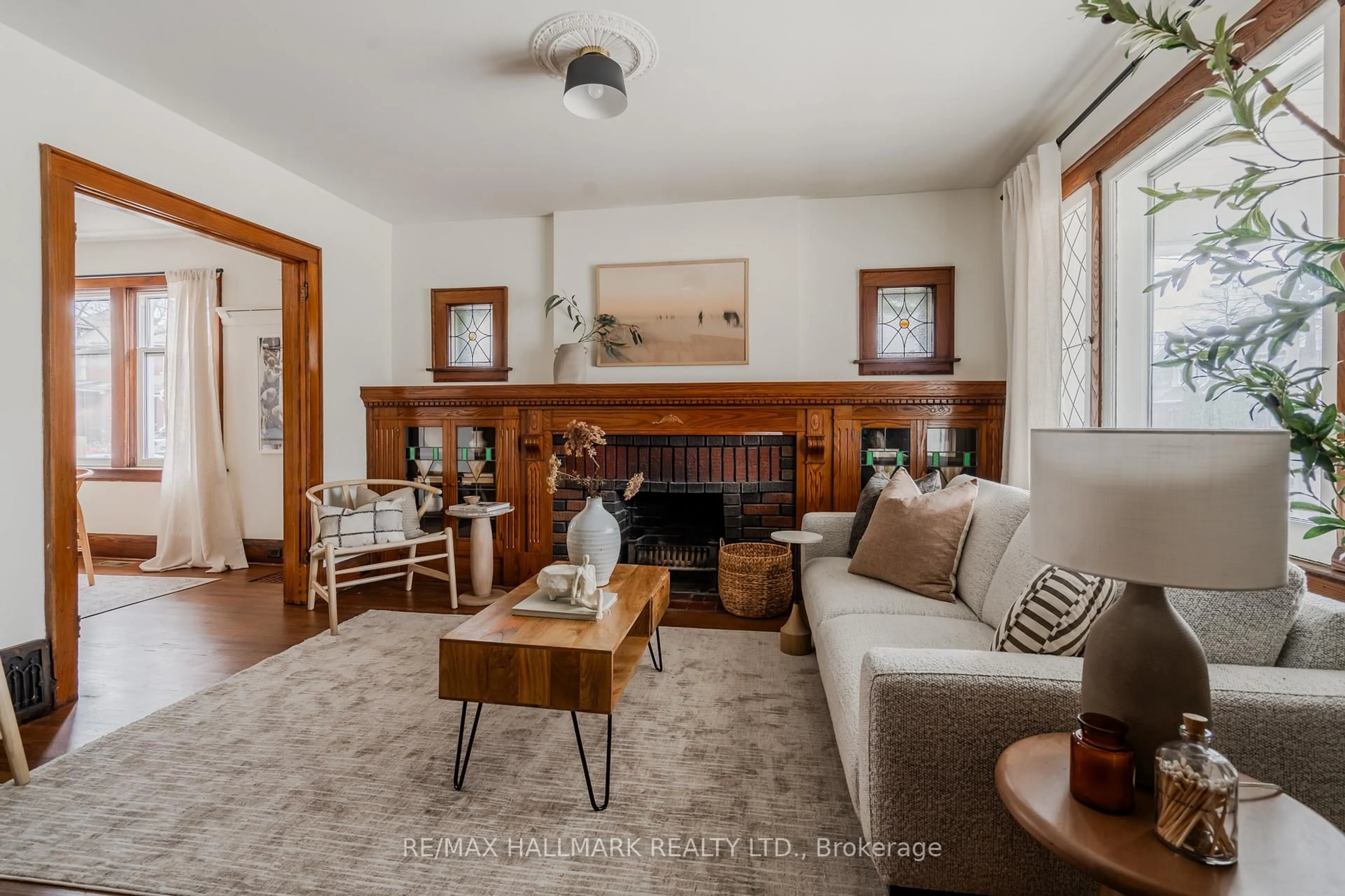 Living room with furniture, unknown for 2076 Gerrard St, Toronto Ontario M4E 2B5