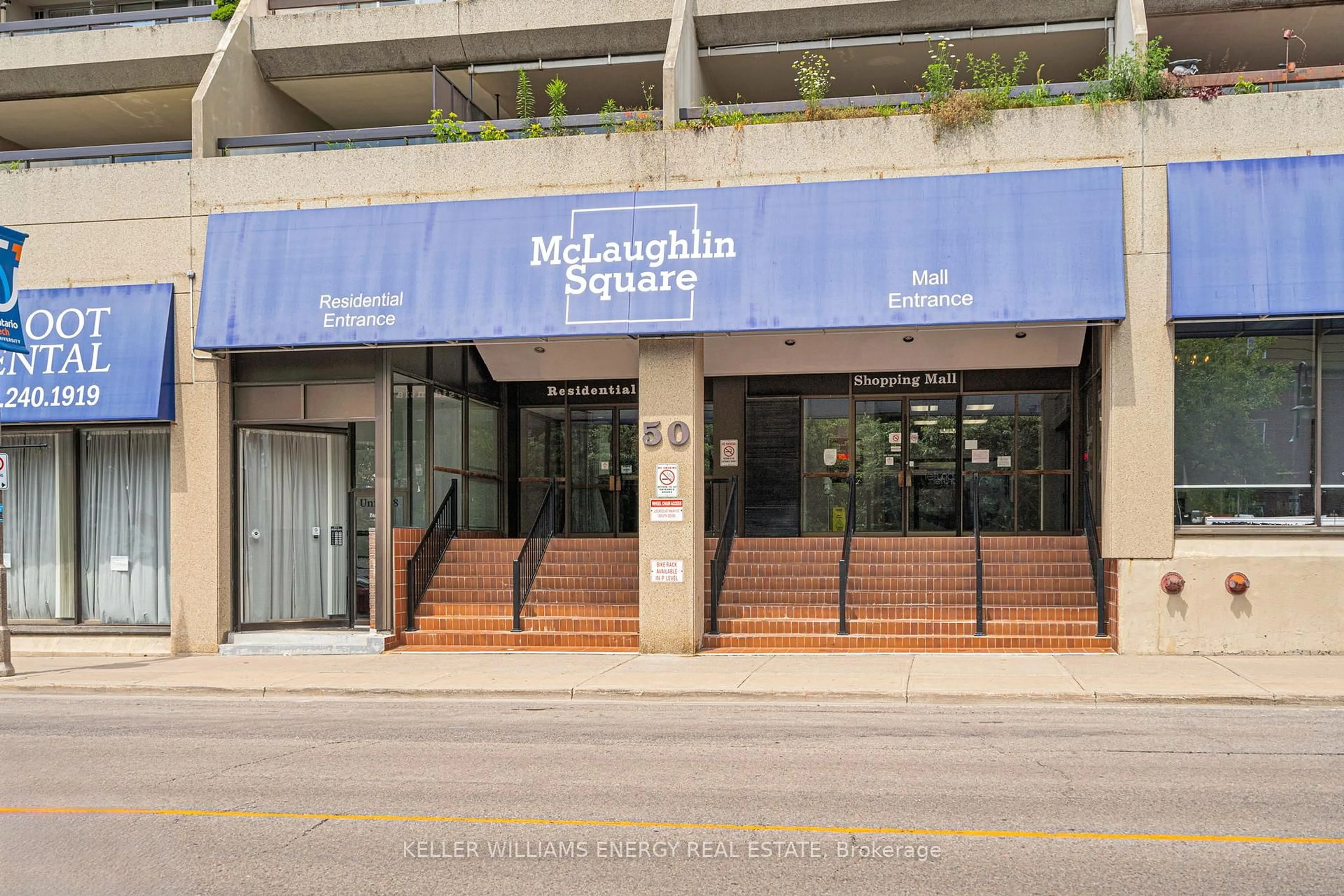 Indoor foyer for 50 Richmond St #432, Oshawa Ontario L1G 7C7