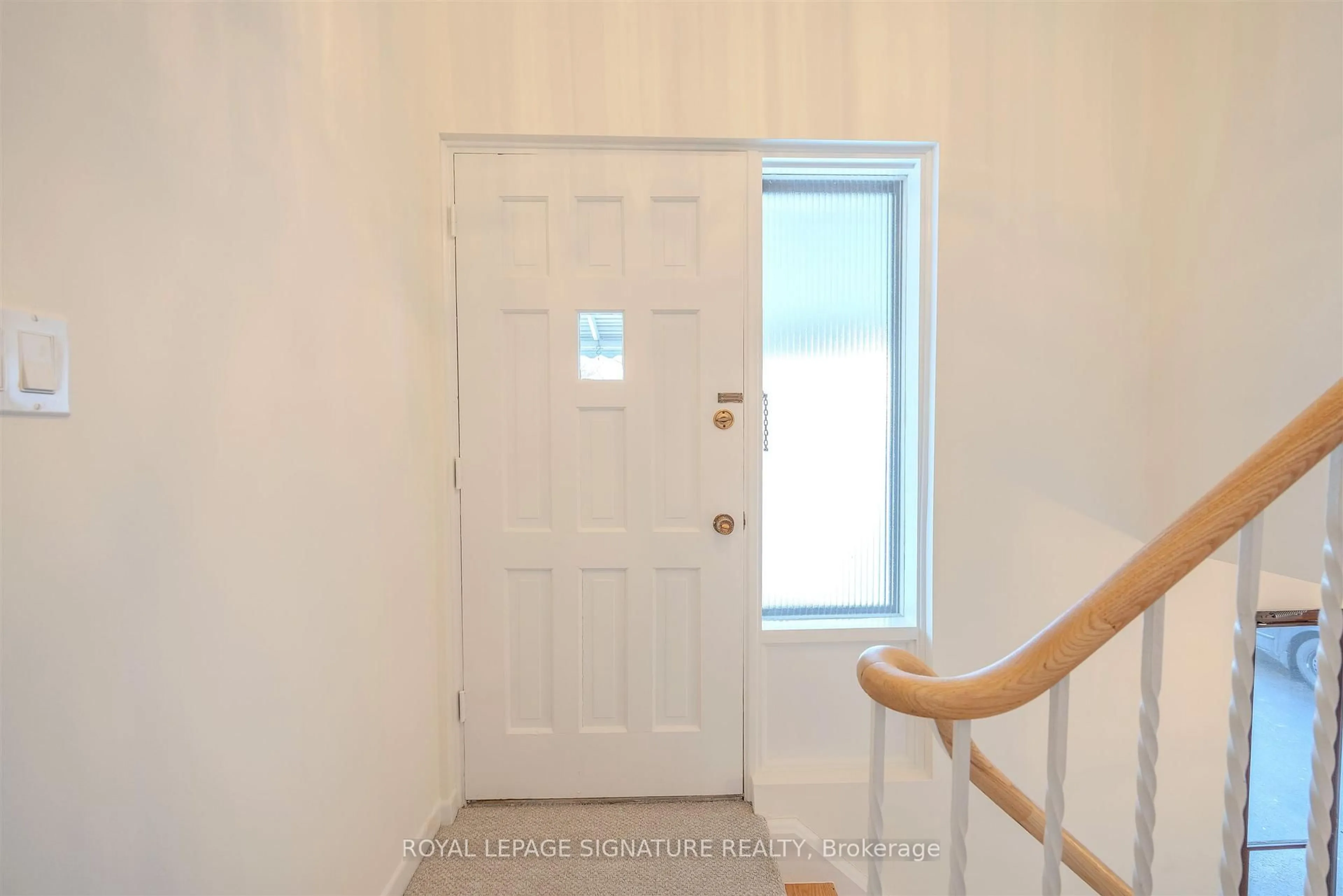 Indoor entryway for 69 Keyworth Tr, Toronto Ontario M1S 2V2