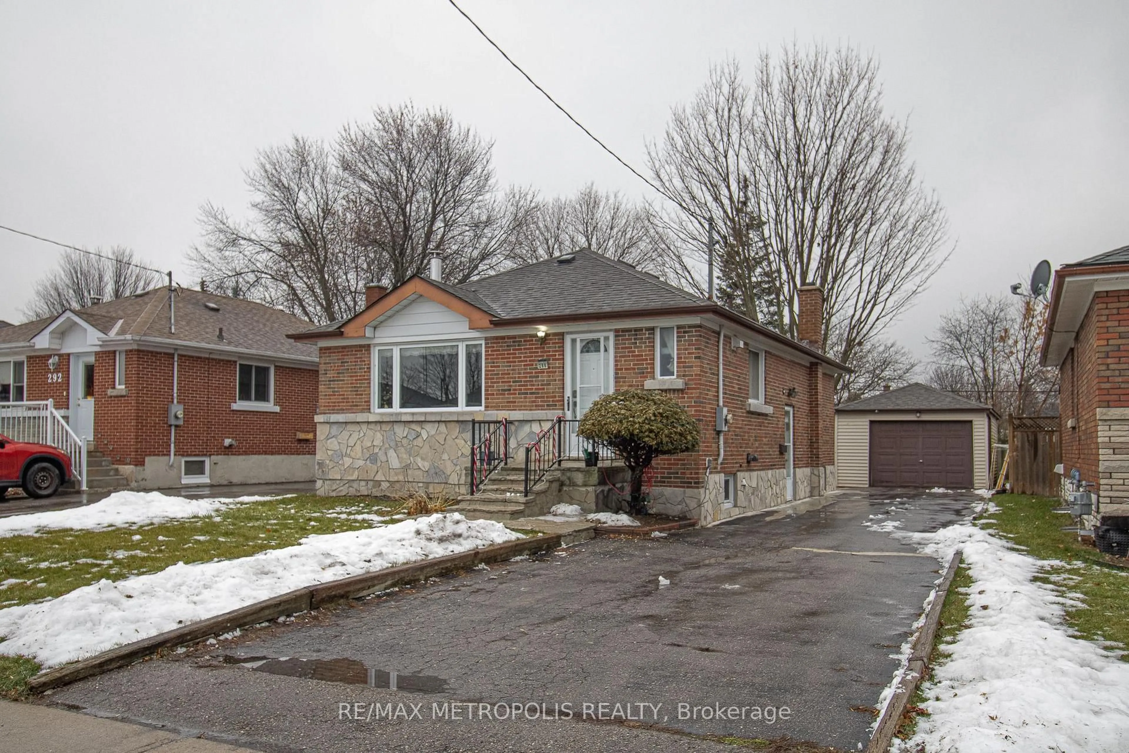 Home with brick exterior material, street for 288 Guelph St, Oshawa Ontario L1H 6J4