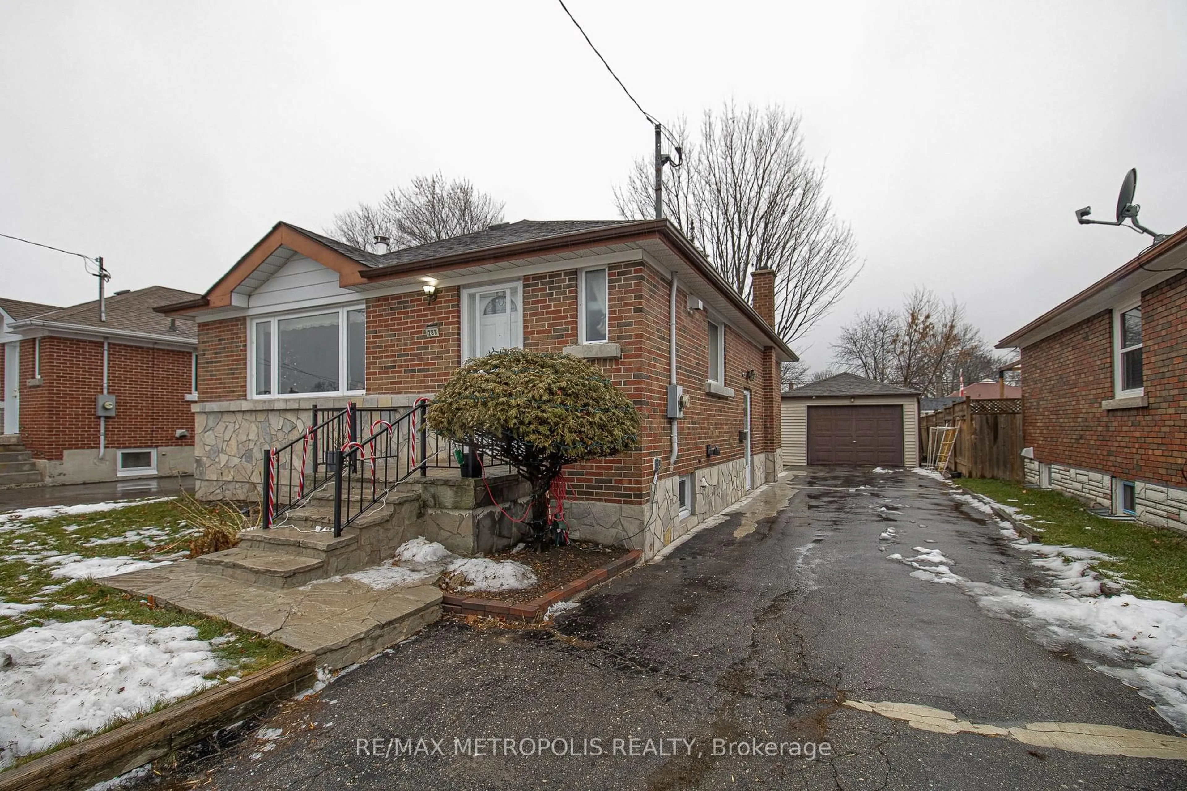 Home with brick exterior material, street for 288 Guelph St, Oshawa Ontario L1H 6J4