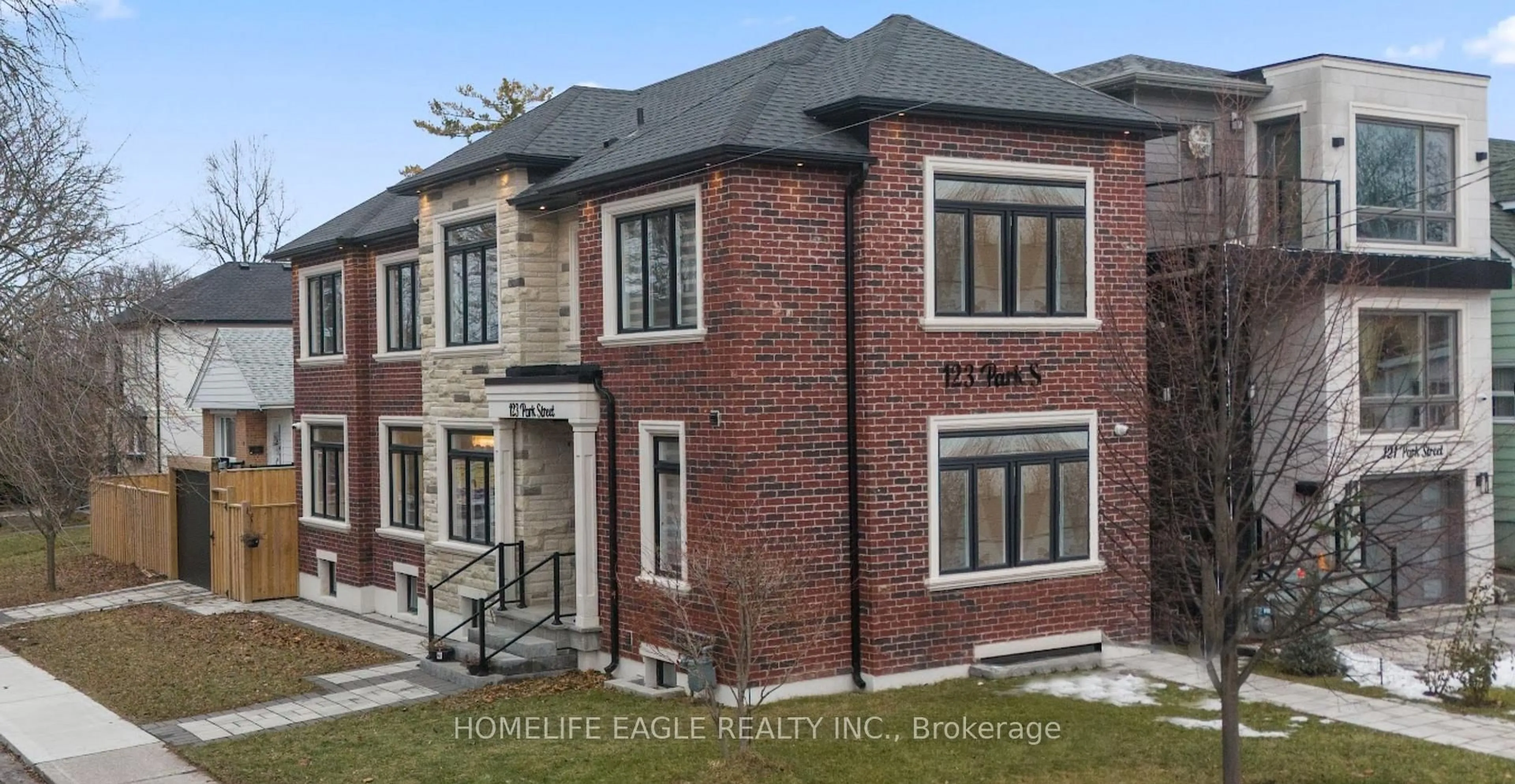 Home with brick exterior material, building for 123 Park St, Toronto Ontario M1N 2P2