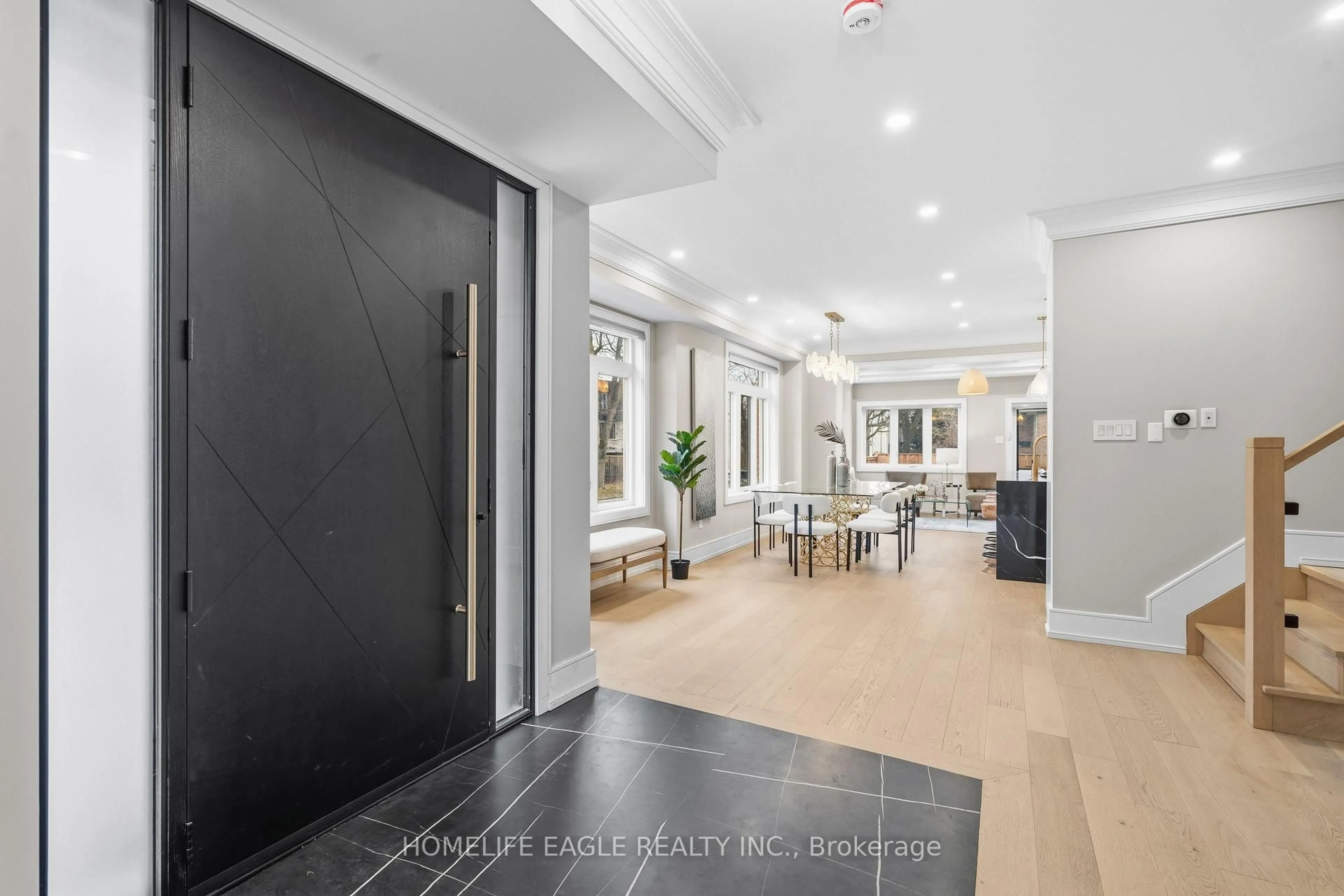 Indoor entryway for 123 Park St, Toronto Ontario M1N 2P2