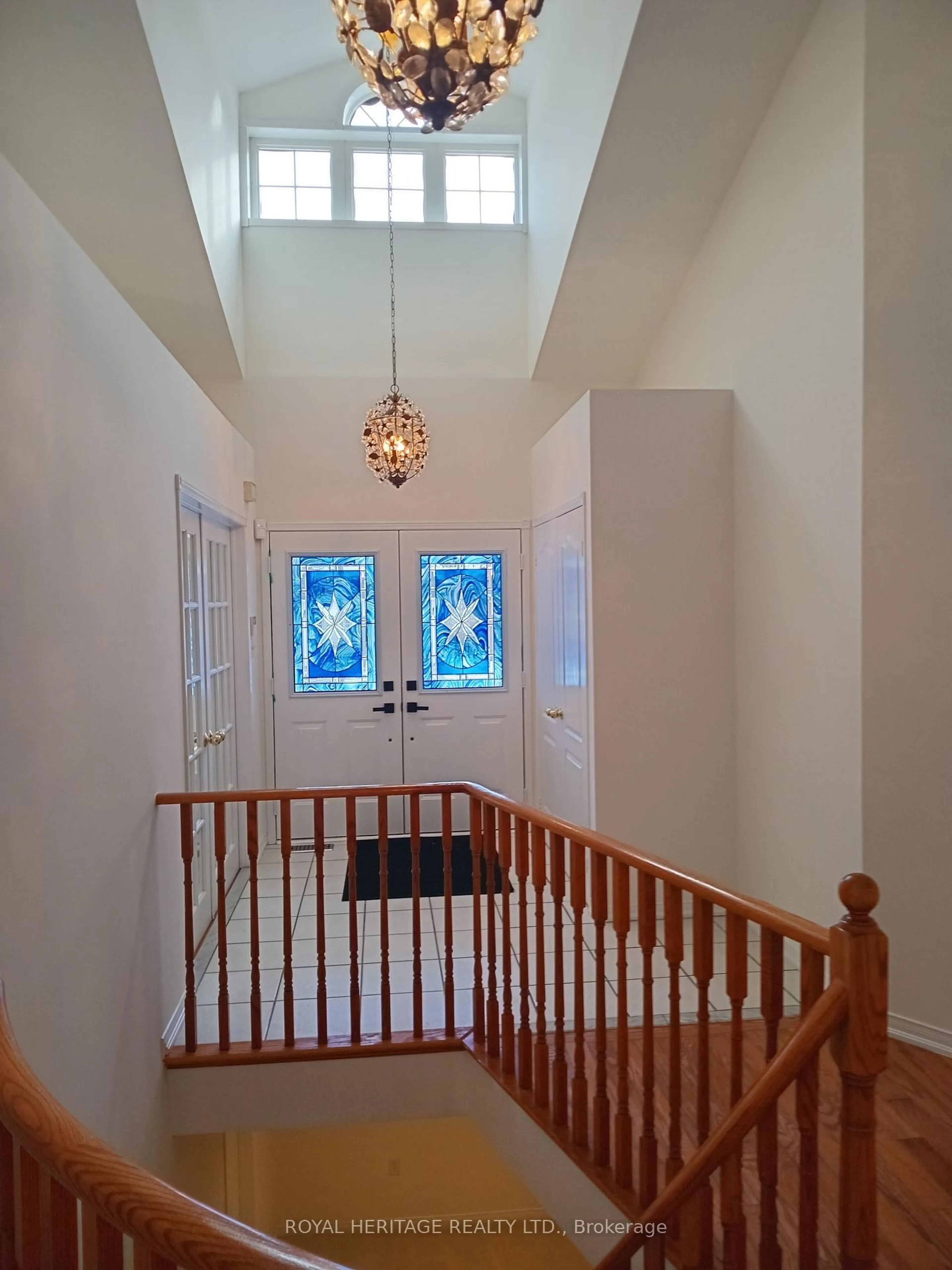 Indoor foyer for 16 Corridale Ave, Whitby Ontario L1M 2E8