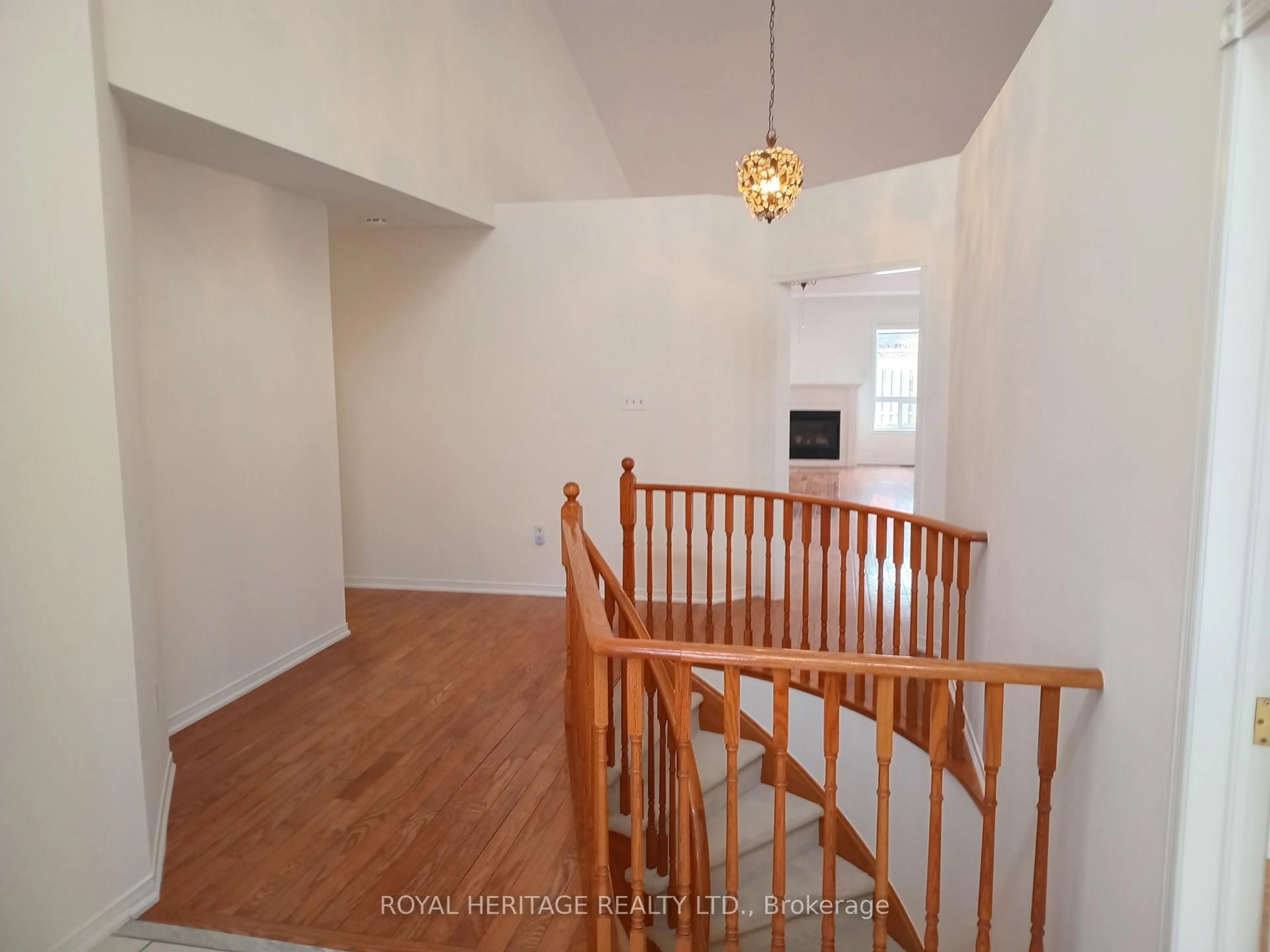 Unknown for 16 Corridale Ave, Whitby Ontario L1M 2E8