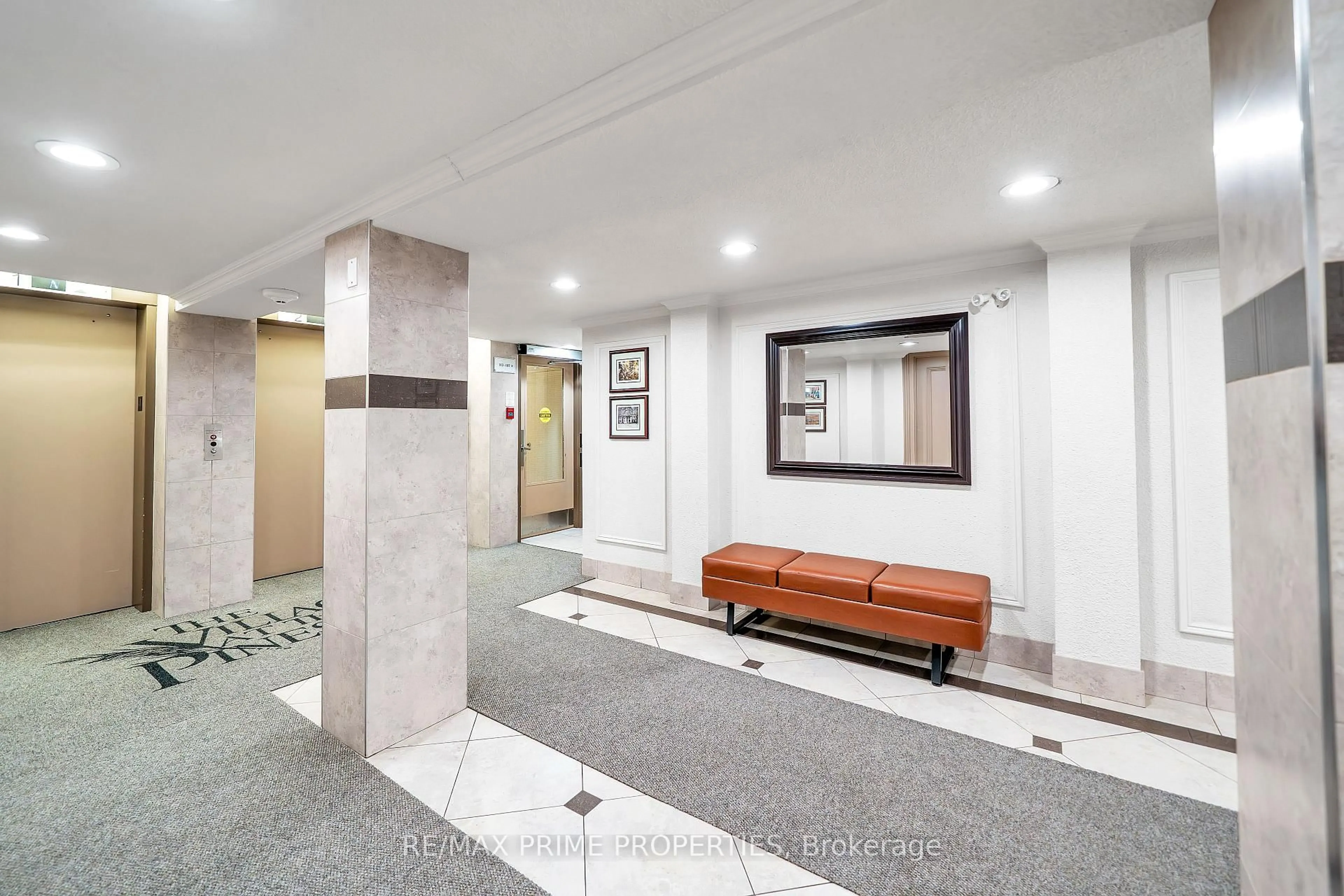 Indoor foyer for 1535 Diefenbaker Crt #302, Pickering Ontario L1V 3W2