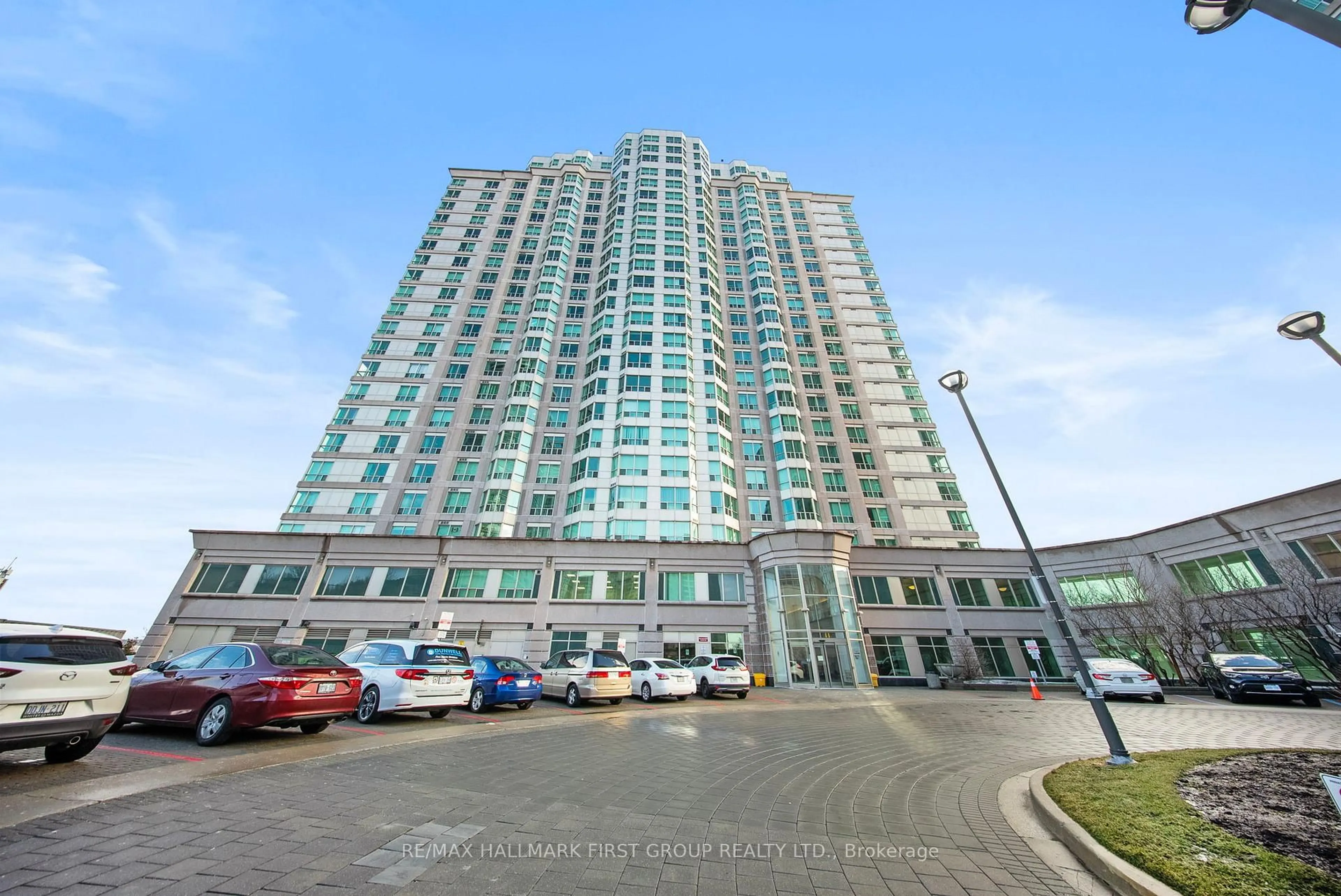 Indoor foyer for 11 Lee Centre Dr #712, Toronto Ontario M1H 3J5