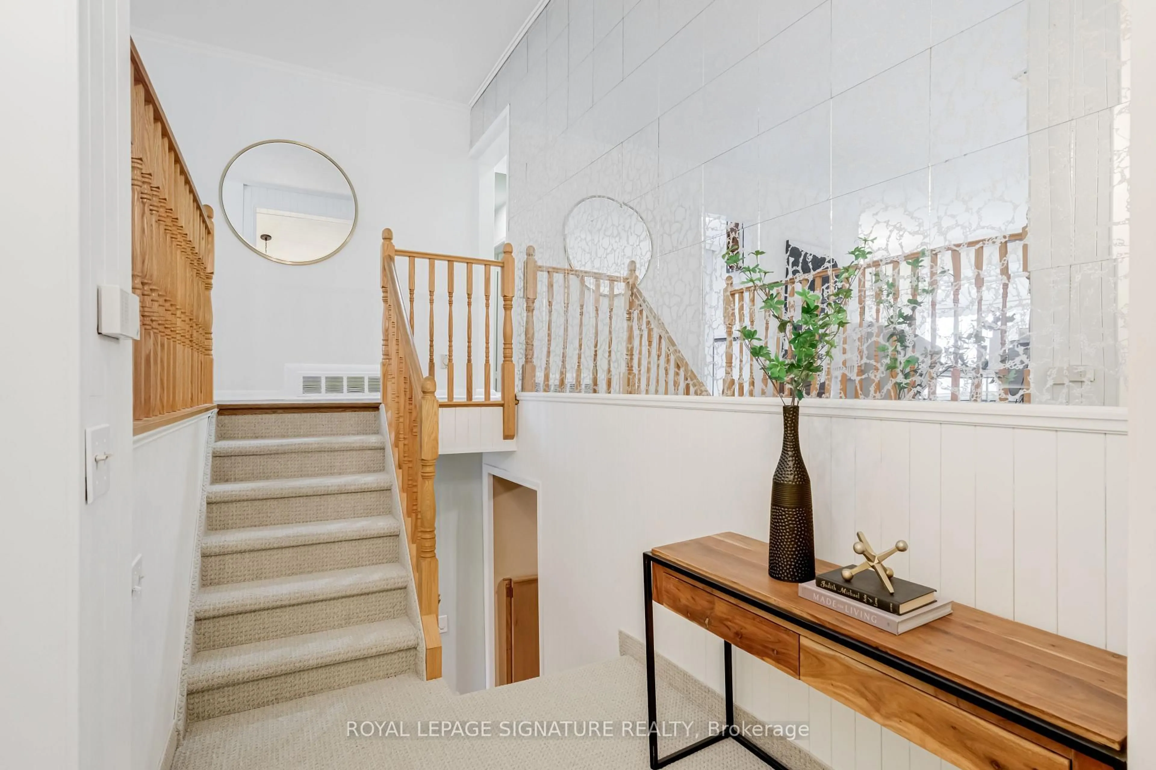 Indoor foyer for 11 Mackinac Cres, Toronto Ontario M1J 1P8