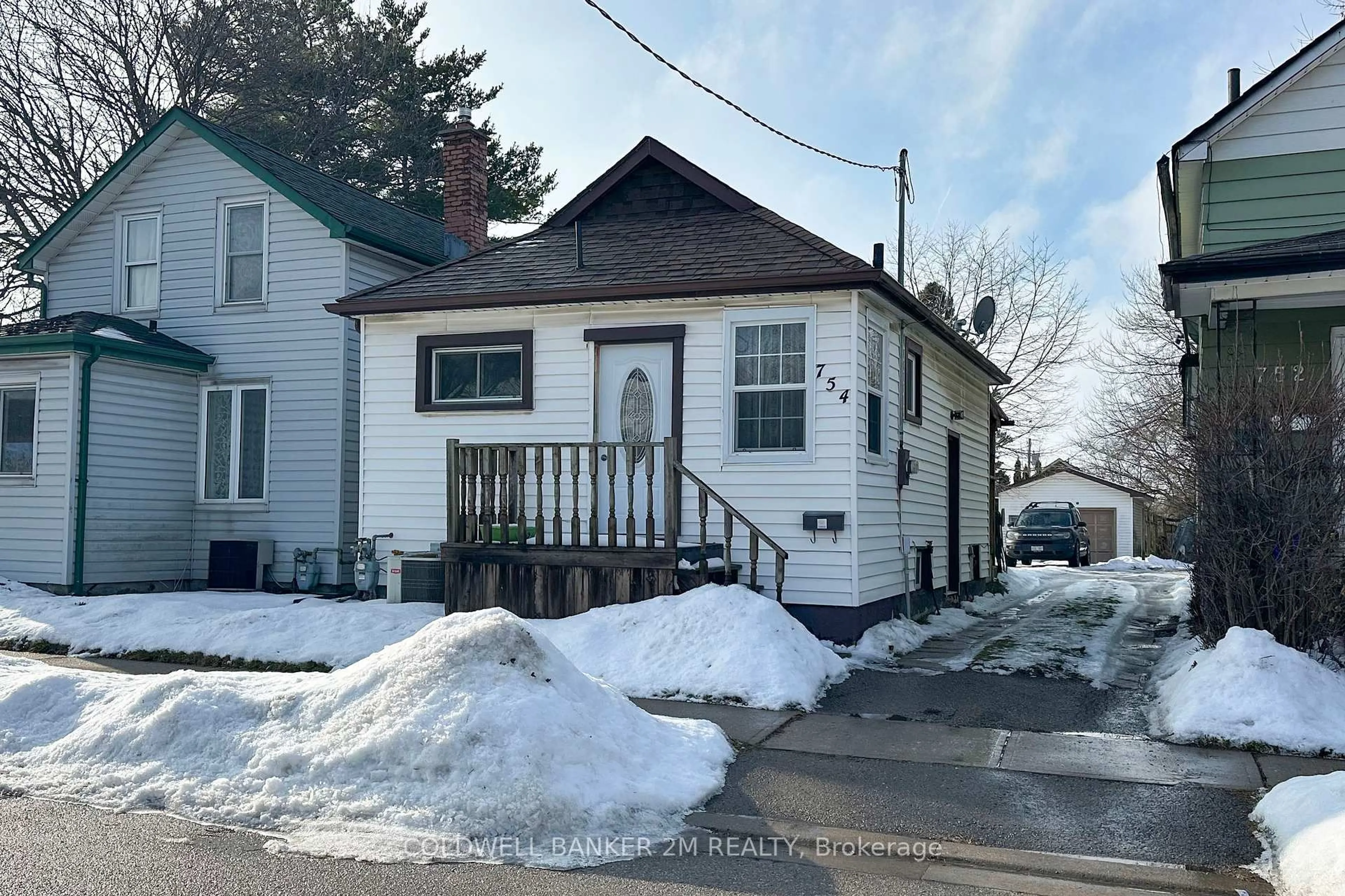 Unknown for 754 Gifford St, Oshawa Ontario L1H 4W2