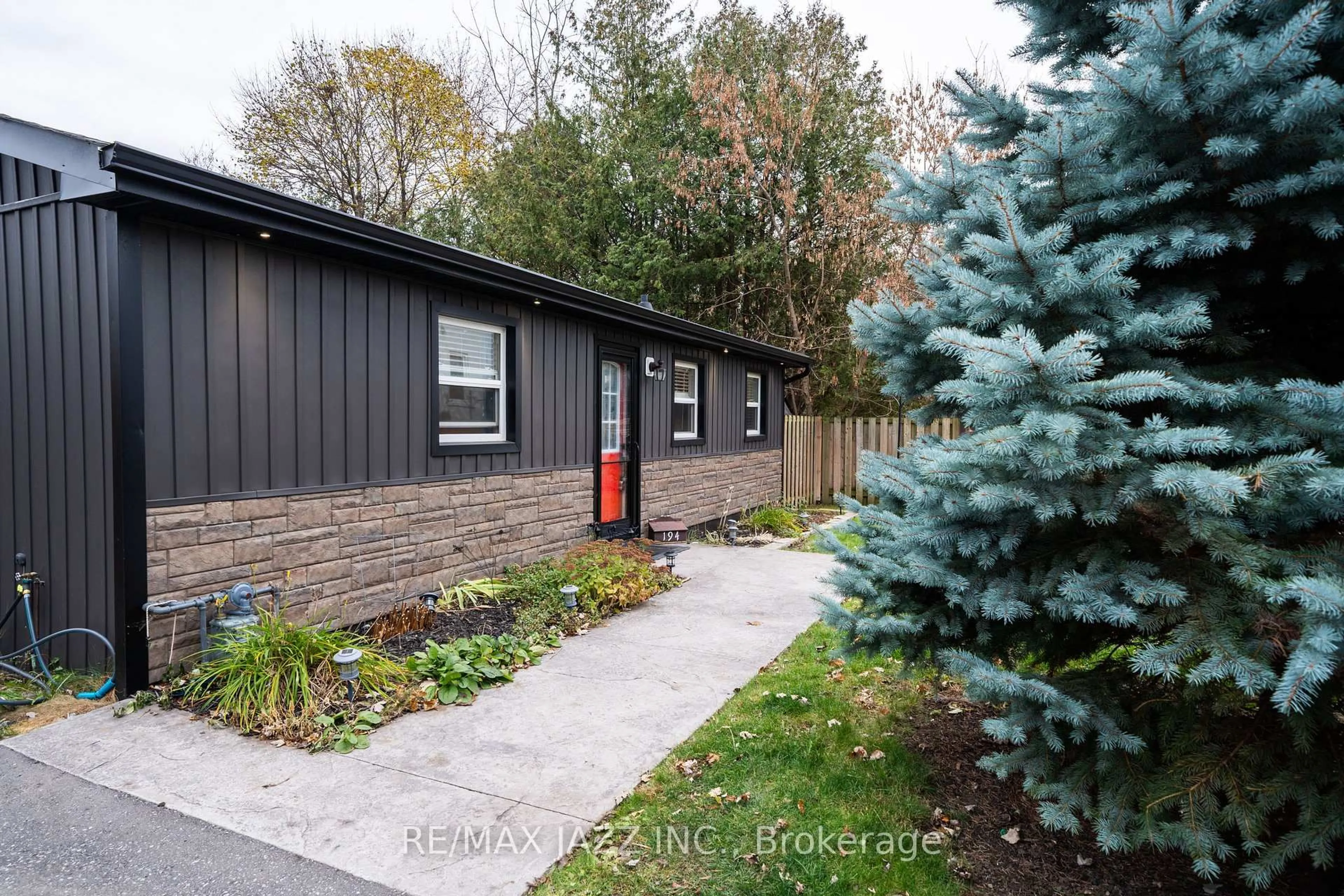 Unknown for 194 Liberty St, Clarington Ontario L1C 2M5