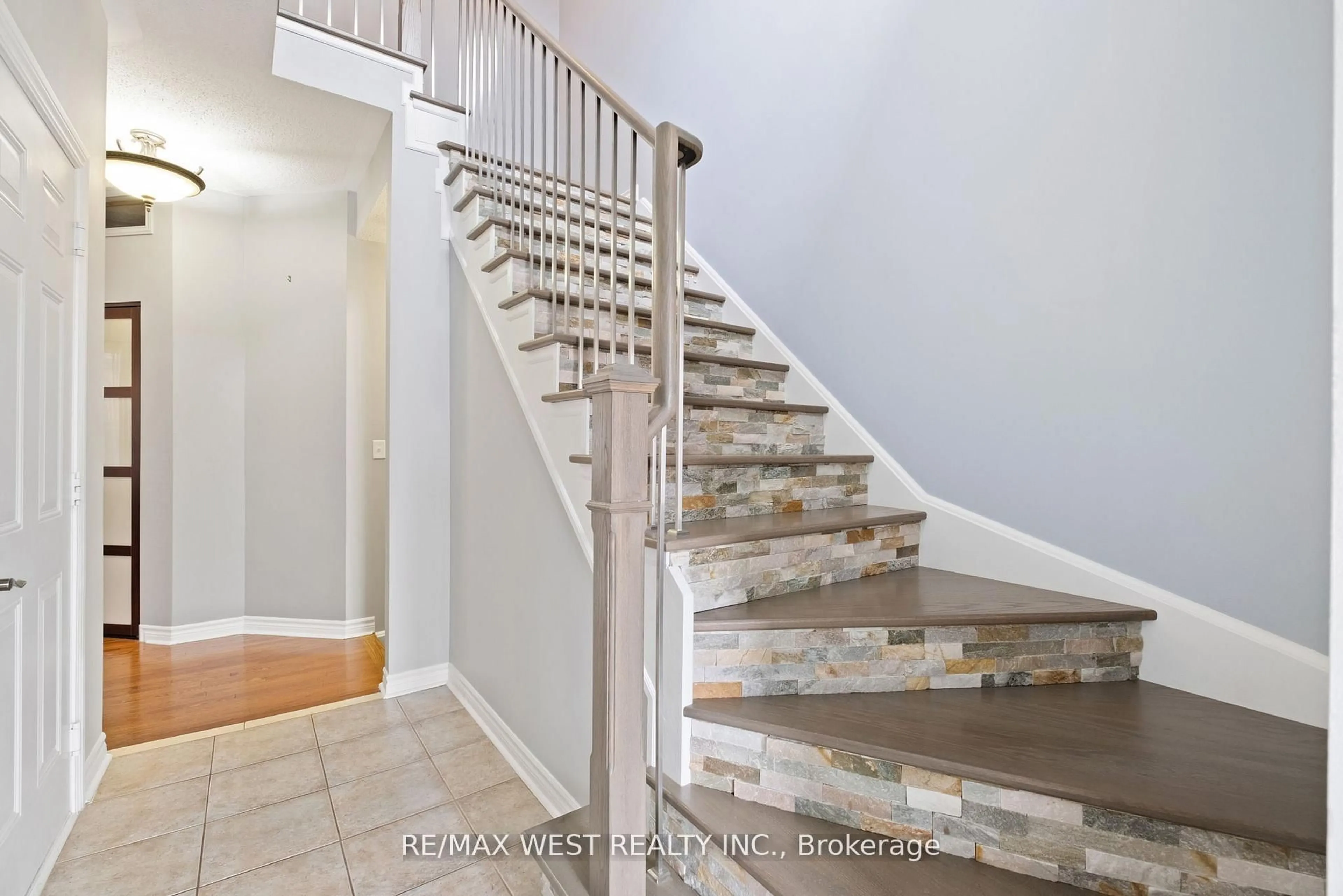 Stairs for 31 Buxton Lane, Clarington Ontario L1C 0J9