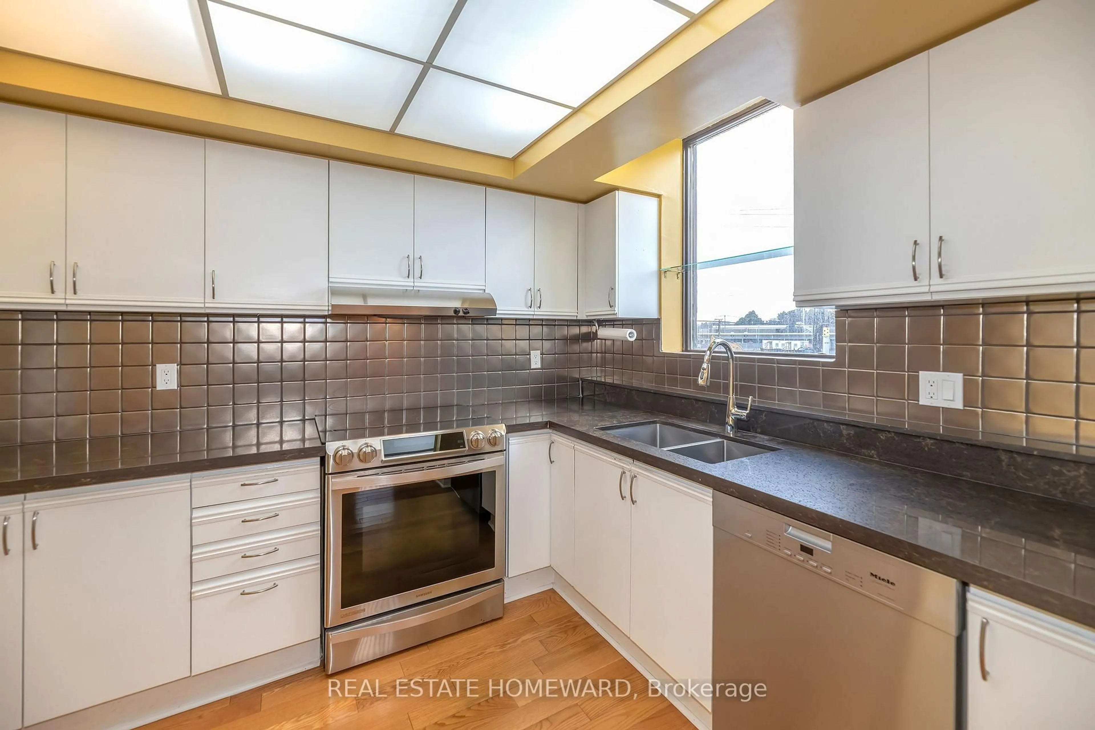 Standard kitchen, unknown for 757 Victoria Pk Ave #103, Toronto Ontario M4C 5N8
