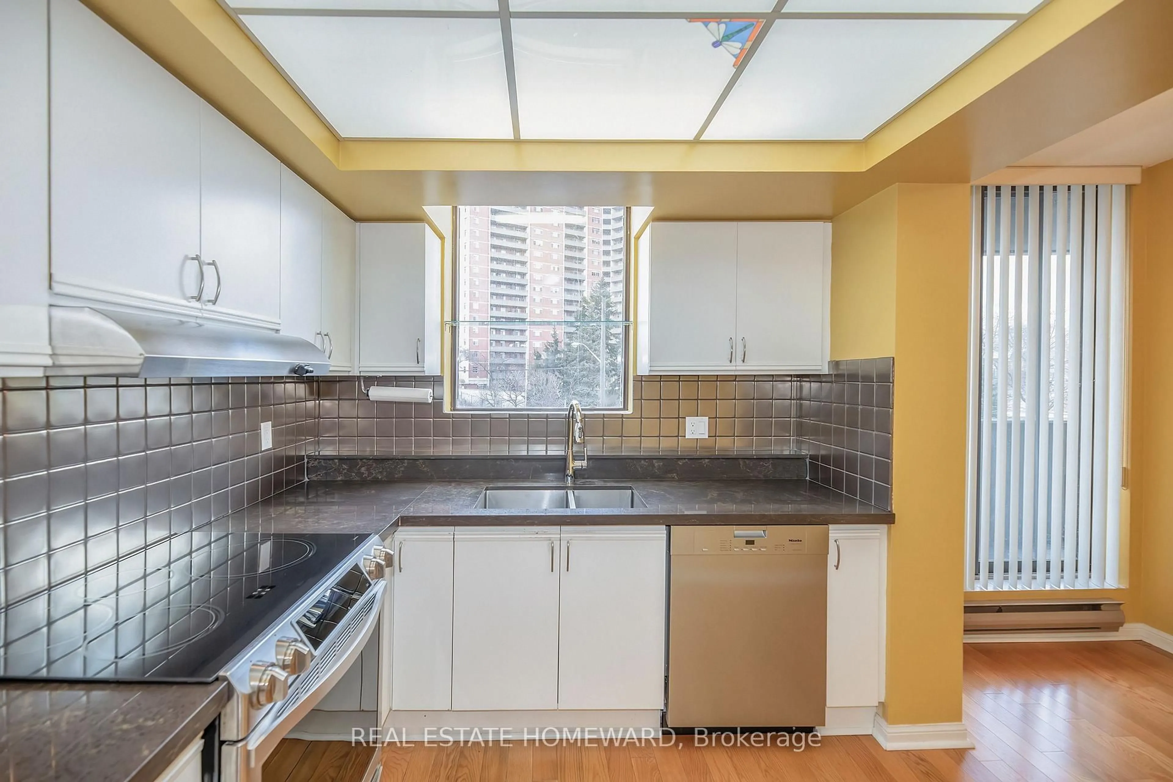 Standard kitchen, unknown for 757 Victoria Pk Ave #103, Toronto Ontario M4C 5N8