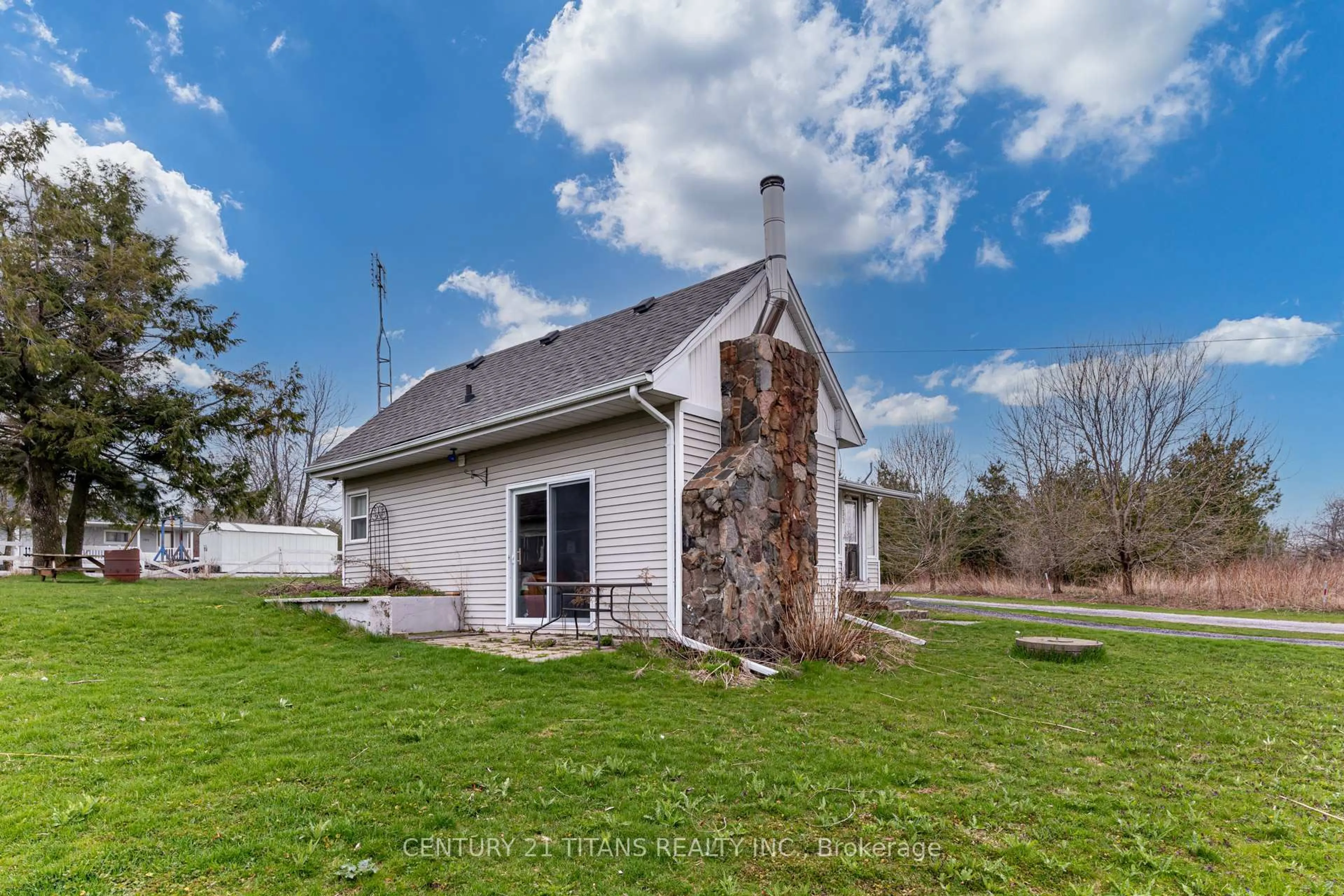 A pic from outside/outdoor area/front of a property/back of a property/a pic from drone, unknown for 130 West Beach Rd, Clarington Ontario L1C 3K3