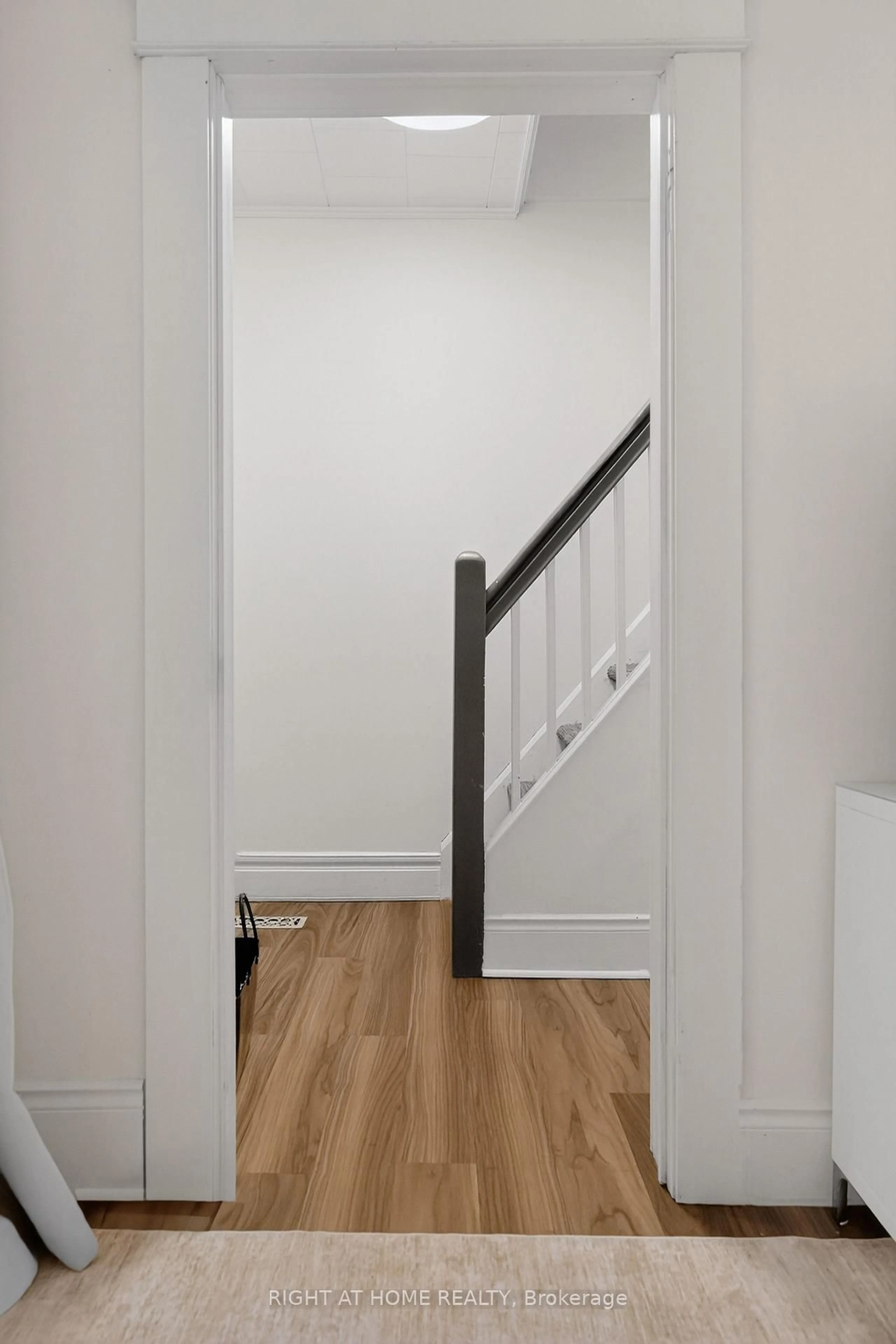 Unknown for 796 Kingston Rd, Toronto Ontario M4E 1R7