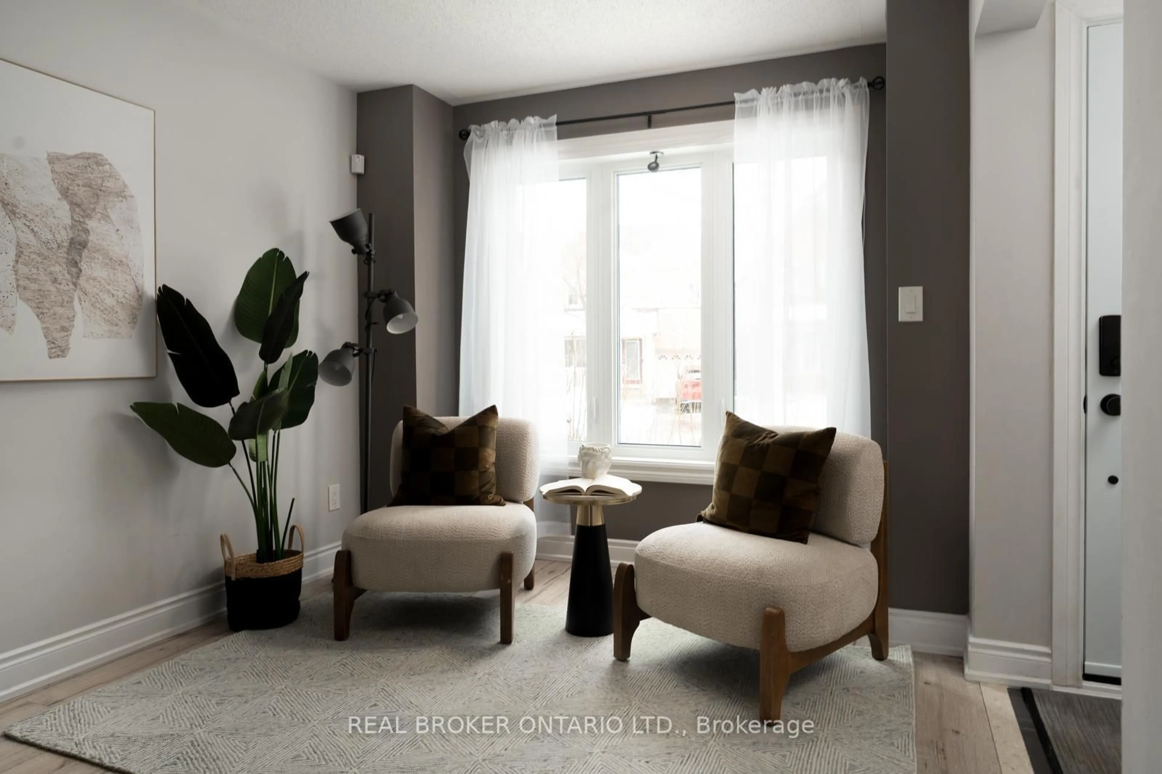 Living room with furniture, unknown for 91 Tansley Cres, Ajax Ontario L1Z 1Y4