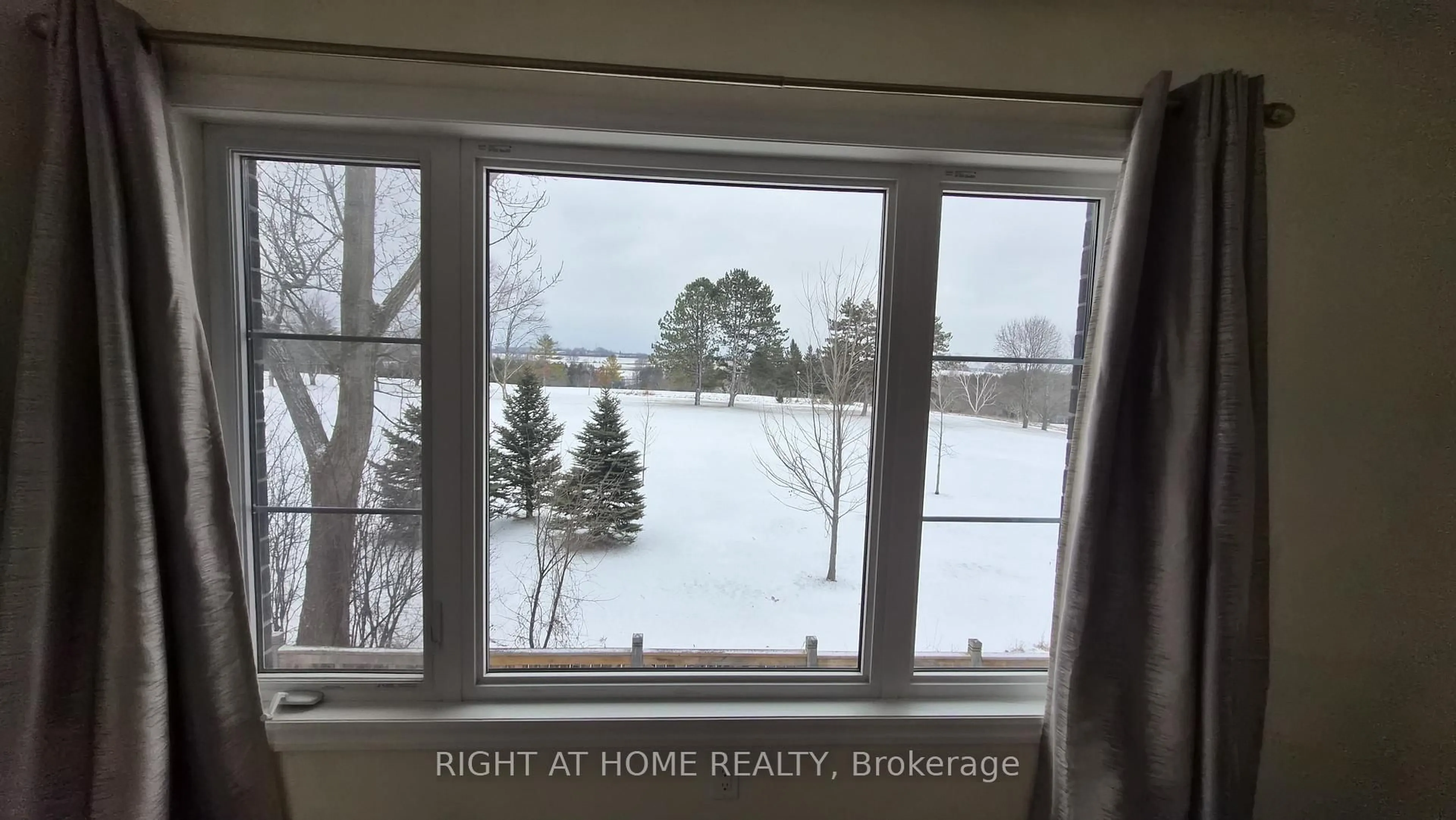 A pic of a room for 384 Arctic Red Dr #34, Oshawa Ontario L1L 0M5