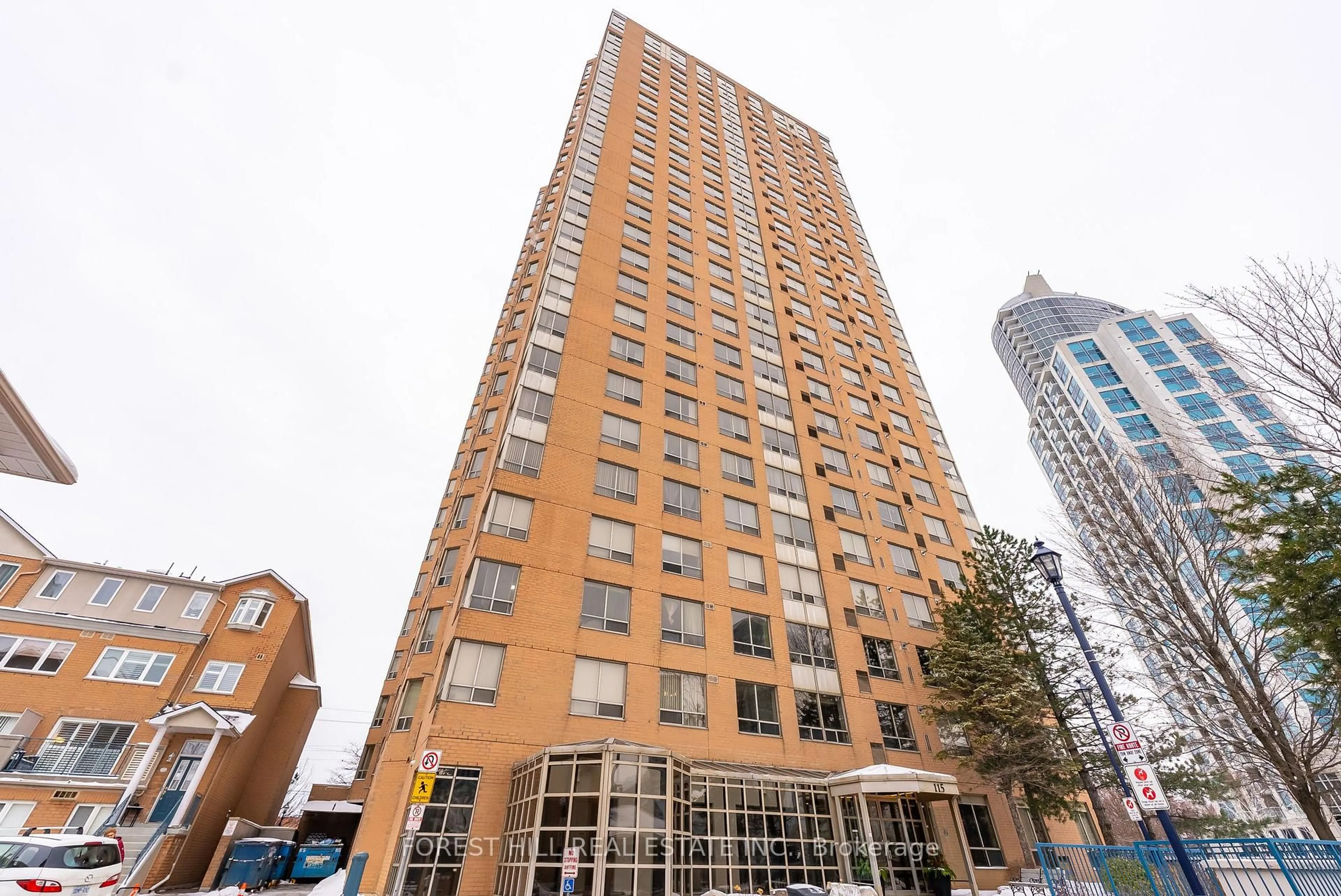 Patio, building for 115 Omni Dr #2608, Toronto Ontario M1P 5B4