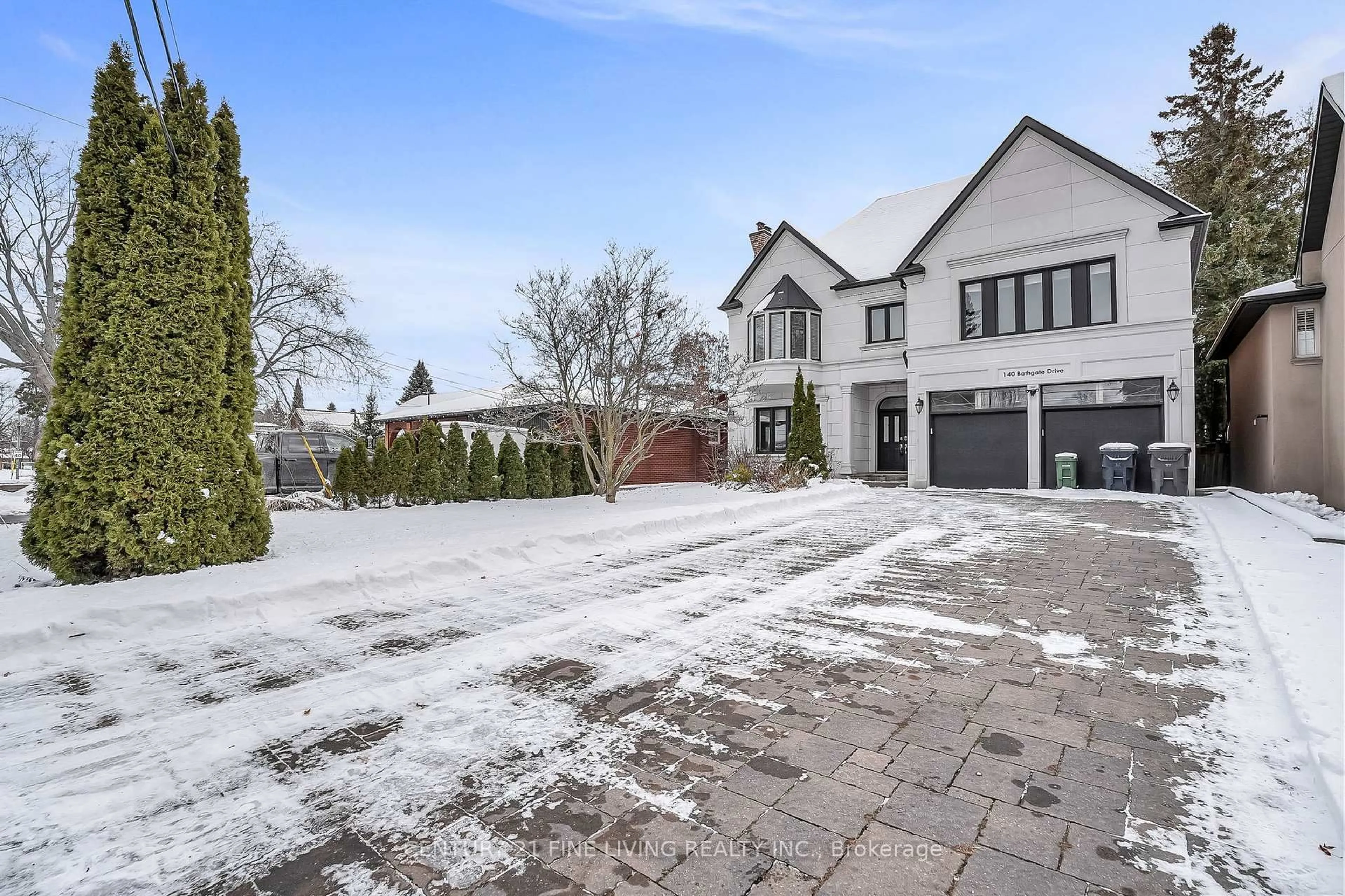 A pic from outside/outdoor area/front of a property/back of a property/a pic from drone, street for 140 Bathgate Dr, Toronto Ontario M1C 1T5