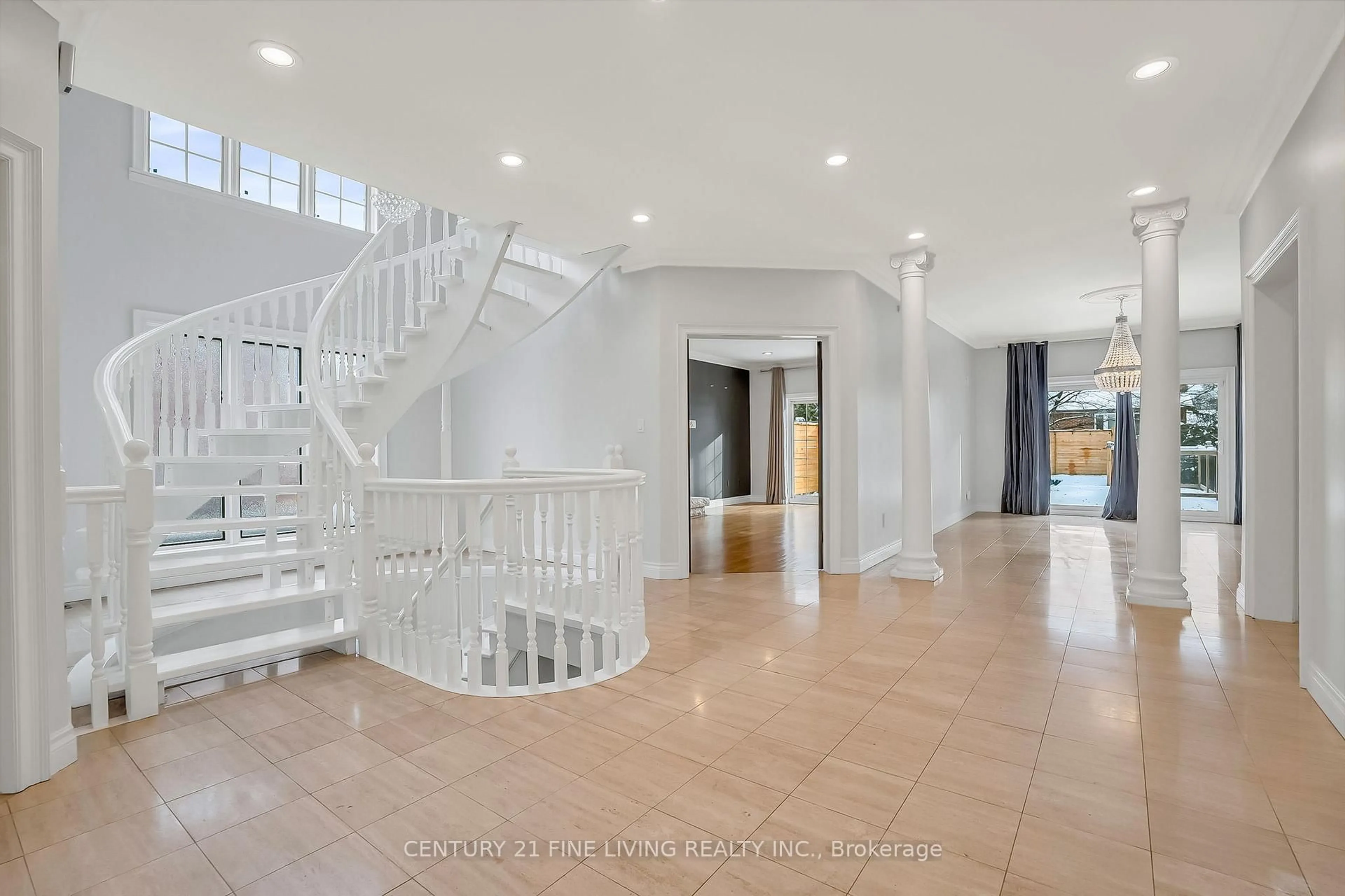 Indoor foyer for 140 Bathgate Dr, Toronto Ontario M1C 1T5