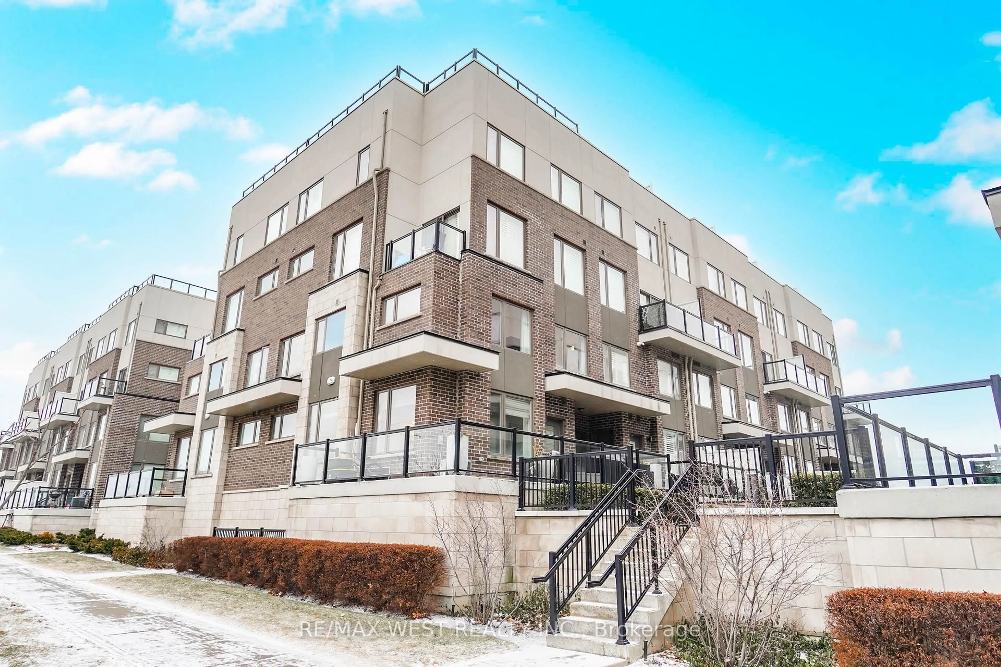 Patio, building for 1460 Whites Rd #211, Pickering Ontario L1V 0E8
