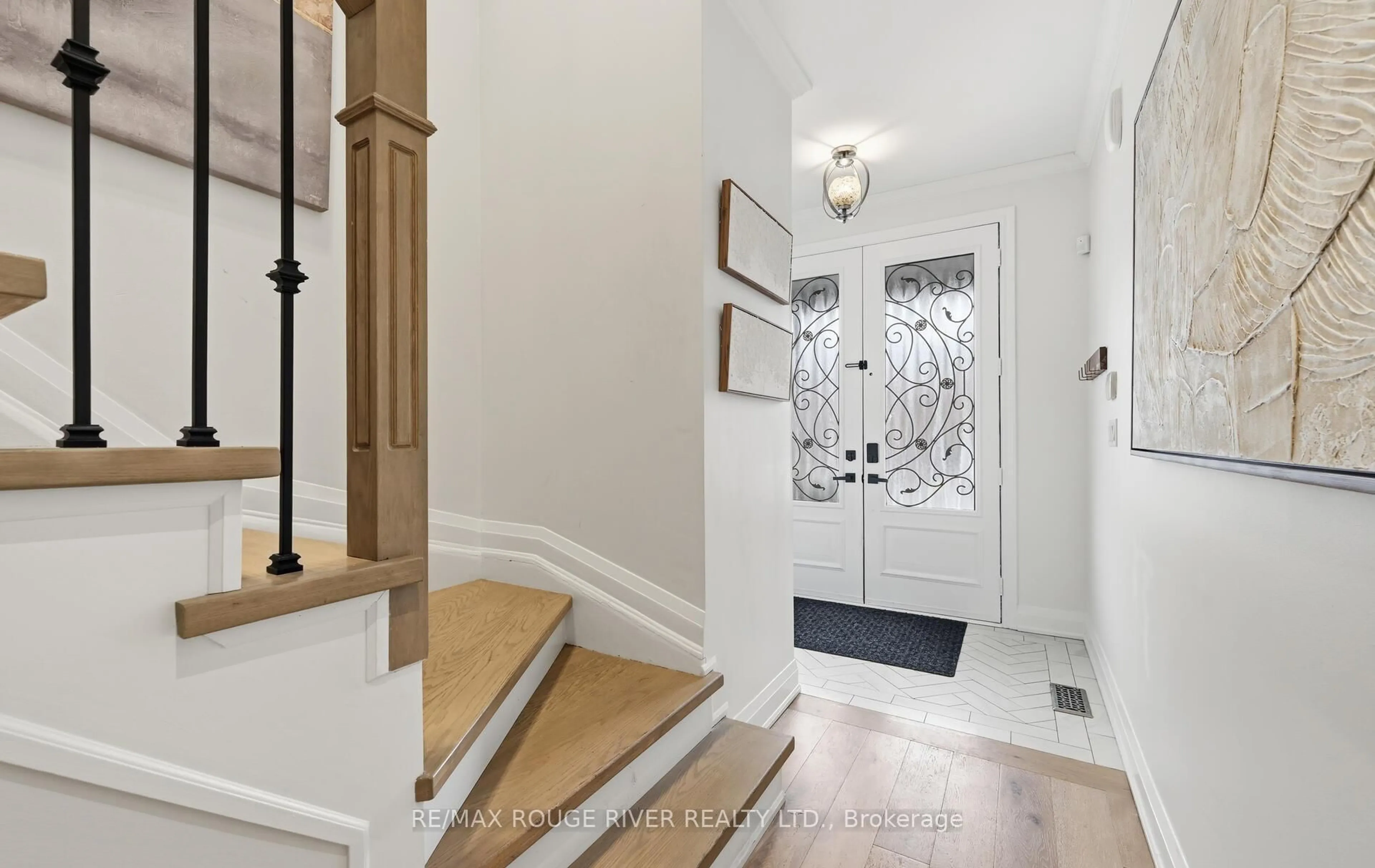 Indoor entryway for 15 Woolacott Lane, Clarington Ontario L1C 0J4