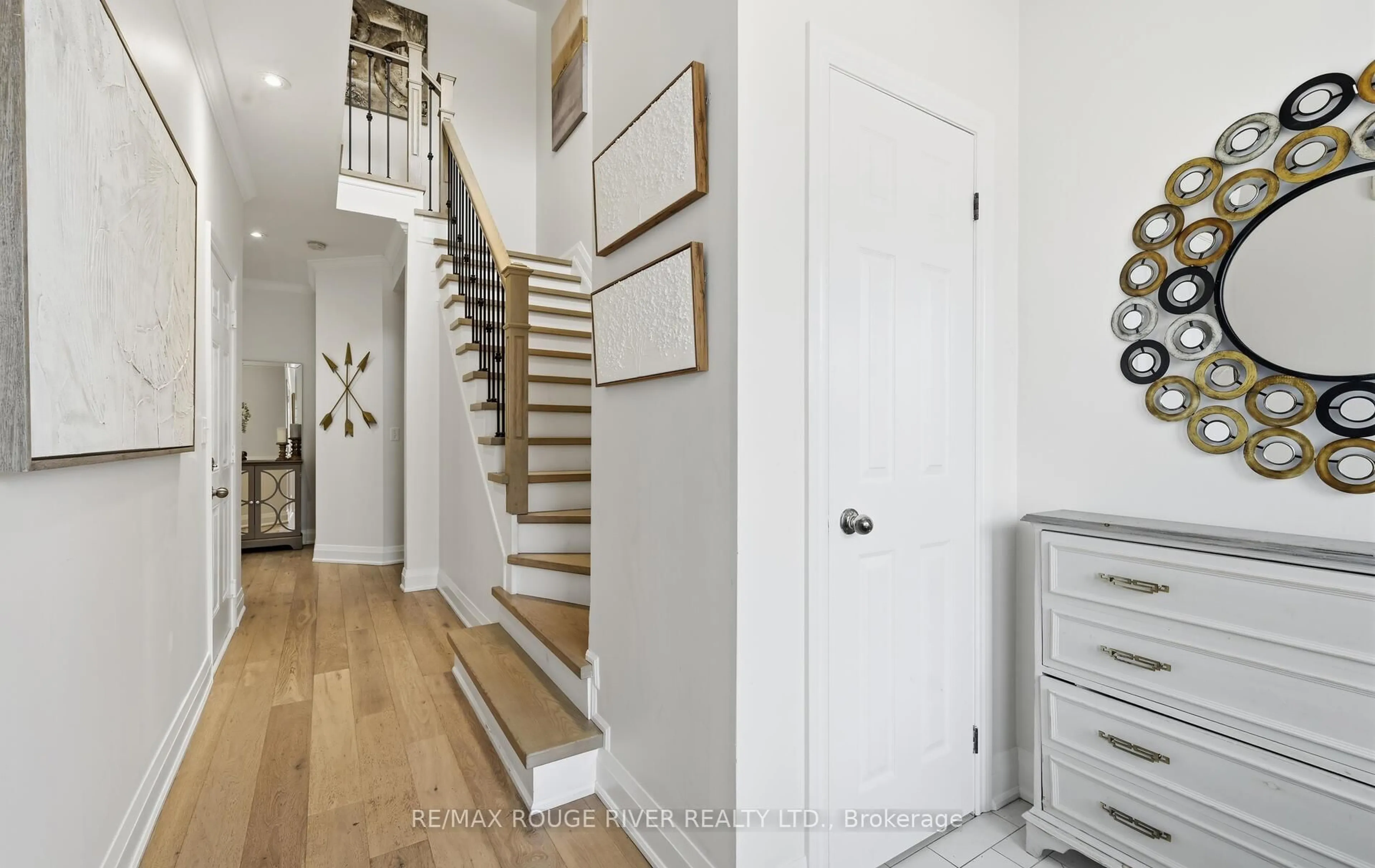 Indoor entryway for 15 Woolacott Lane, Clarington Ontario L1C 0J4