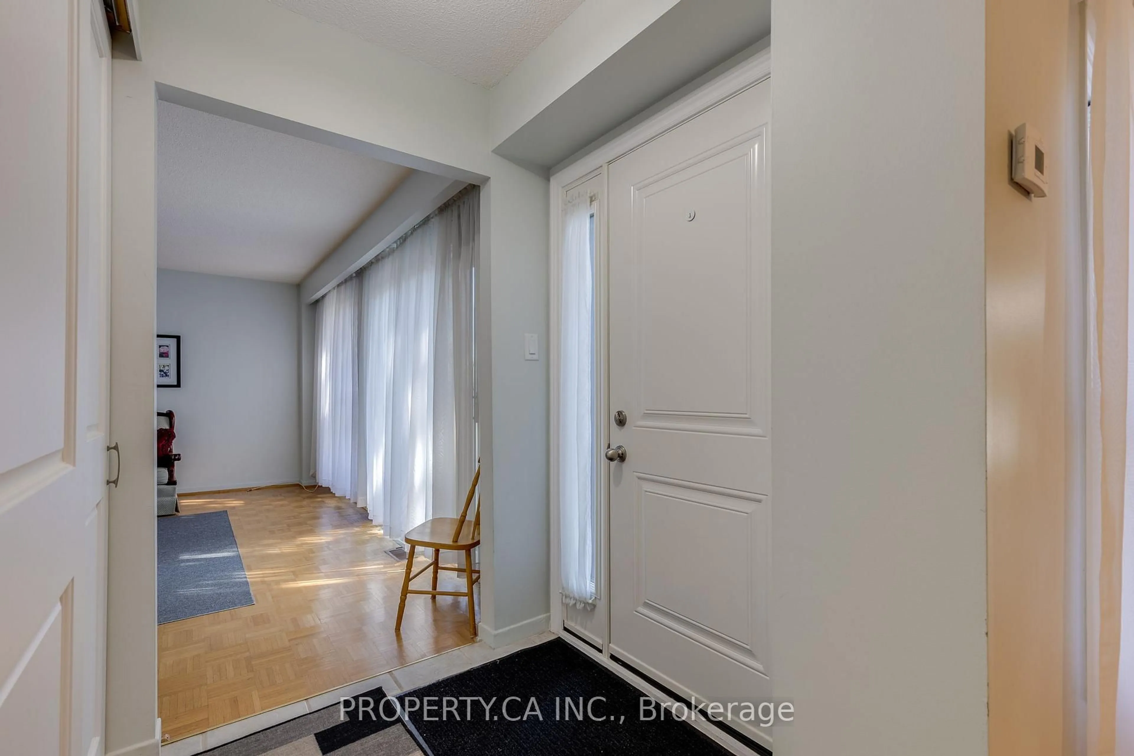 Indoor entryway for 404 Milner Ave, Toronto Ontario M1B 1Z9