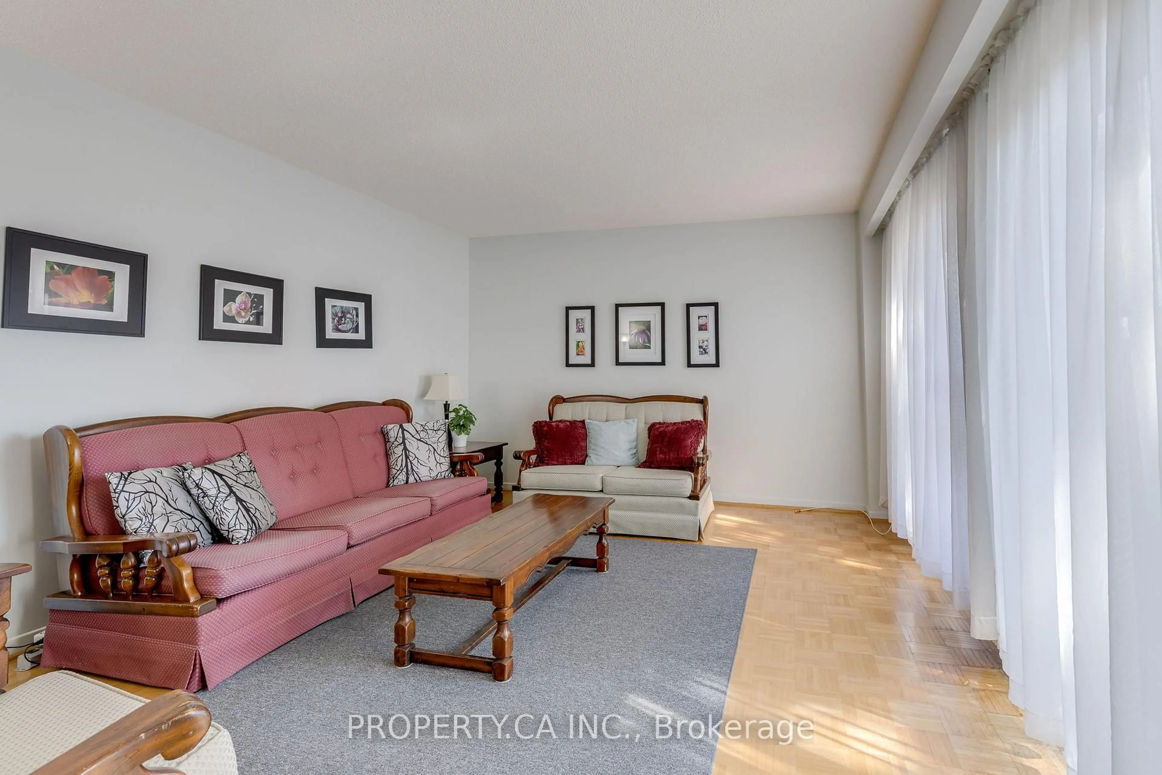 Living room with furniture, unknown for 404 Milner Ave, Toronto Ontario M1B 1Z9