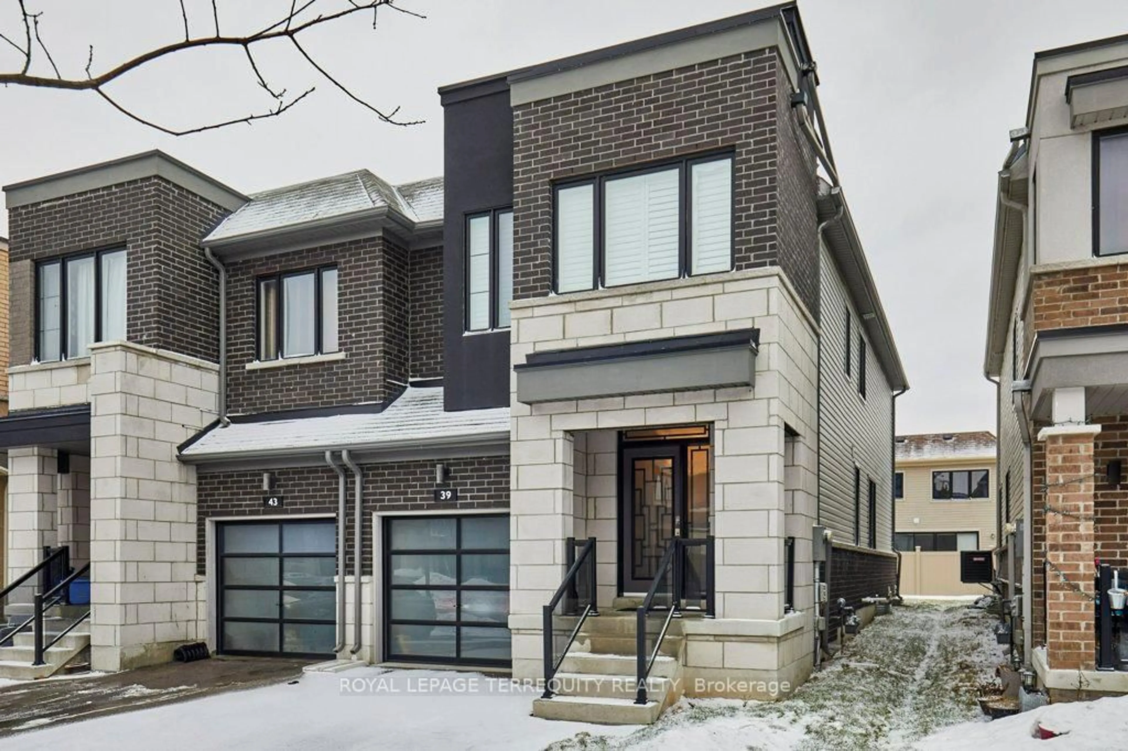 Home with brick exterior material, street for 39 Crows Nest Lane, Clarington Ontario L1C 4A9