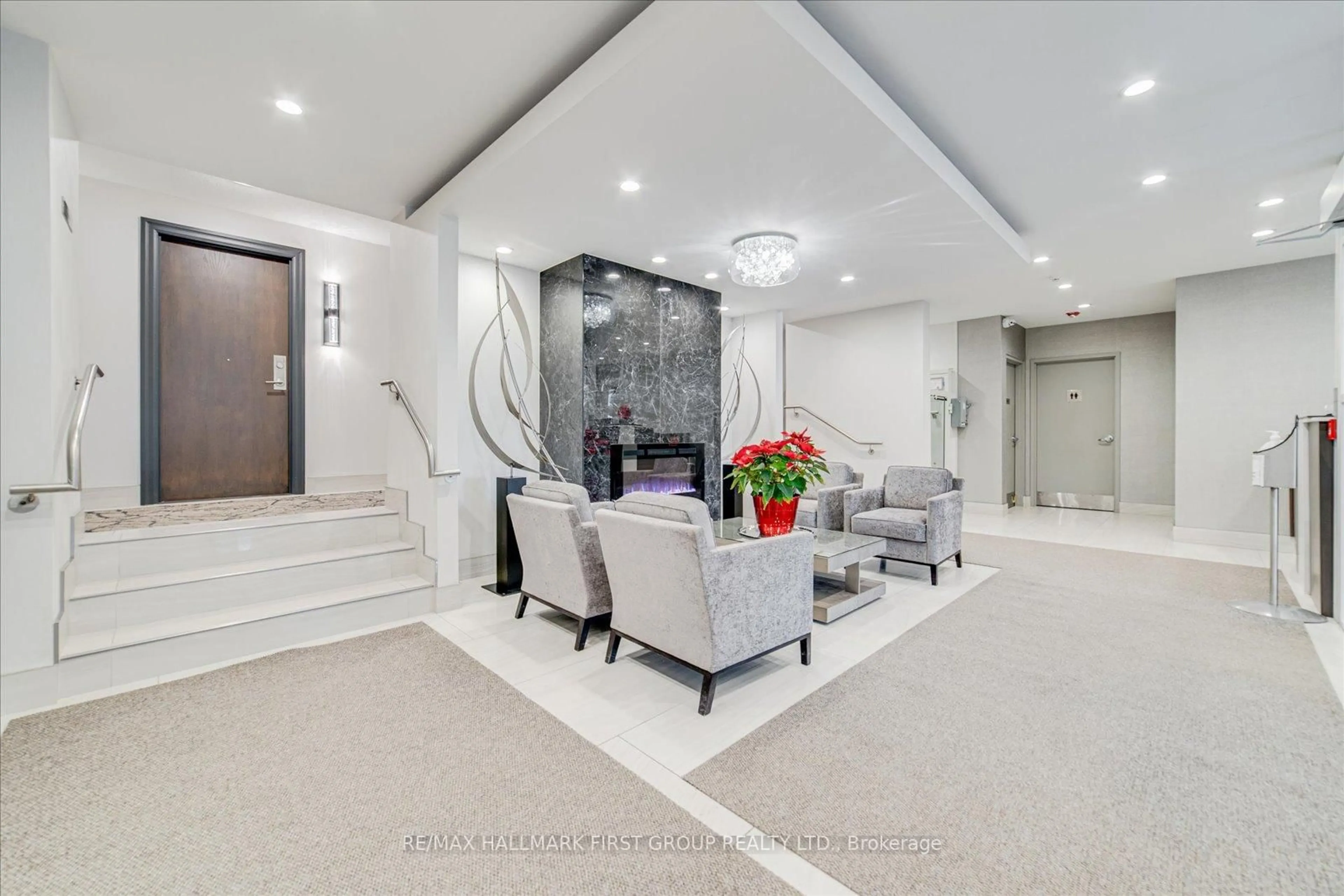 Indoor foyer for 340 Watson St #222, Whitby Ontario L1N 9G1