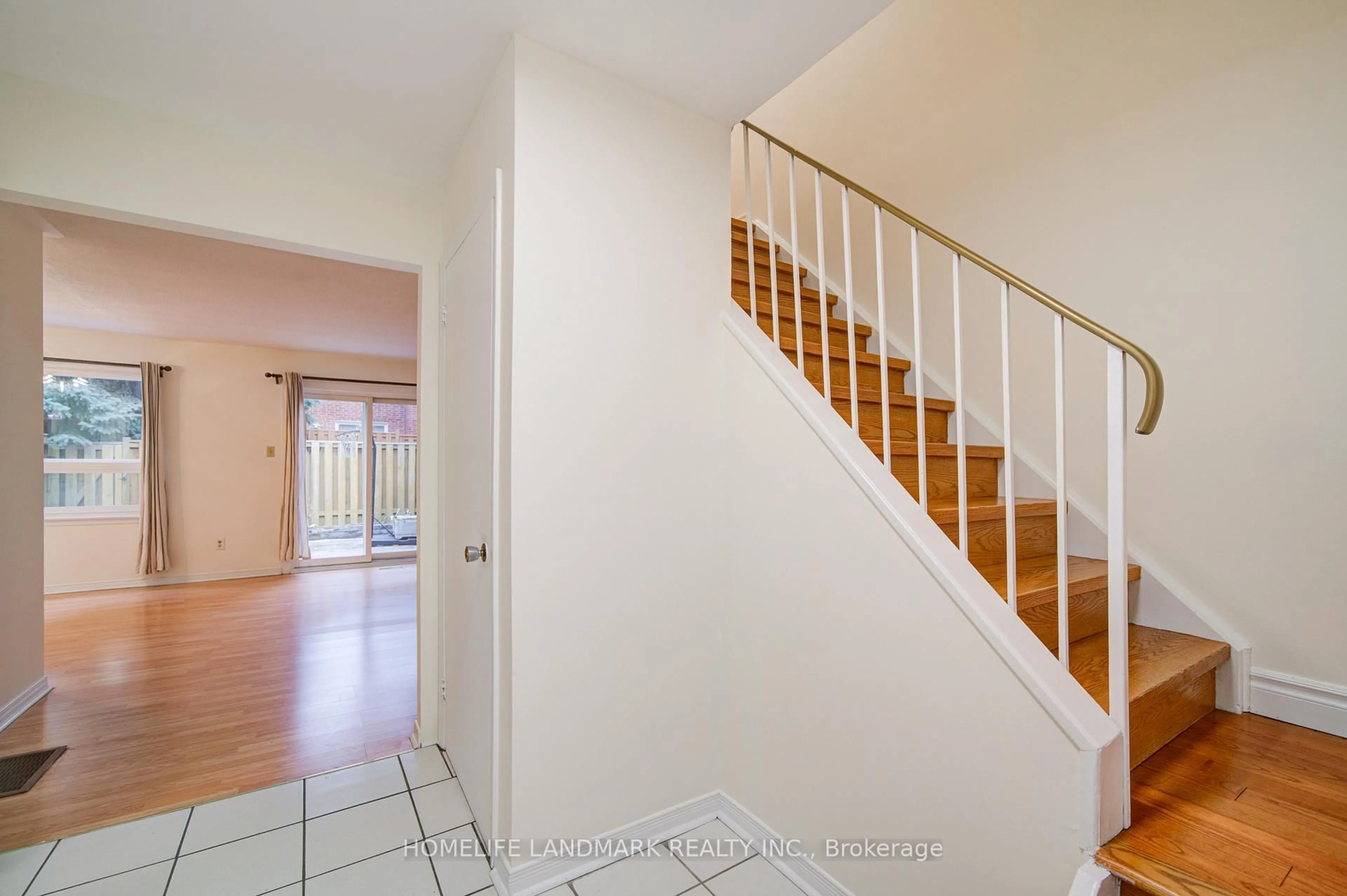 Indoor foyer for 70 Cass Ave #186, Toronto Ontario M1T 3P9