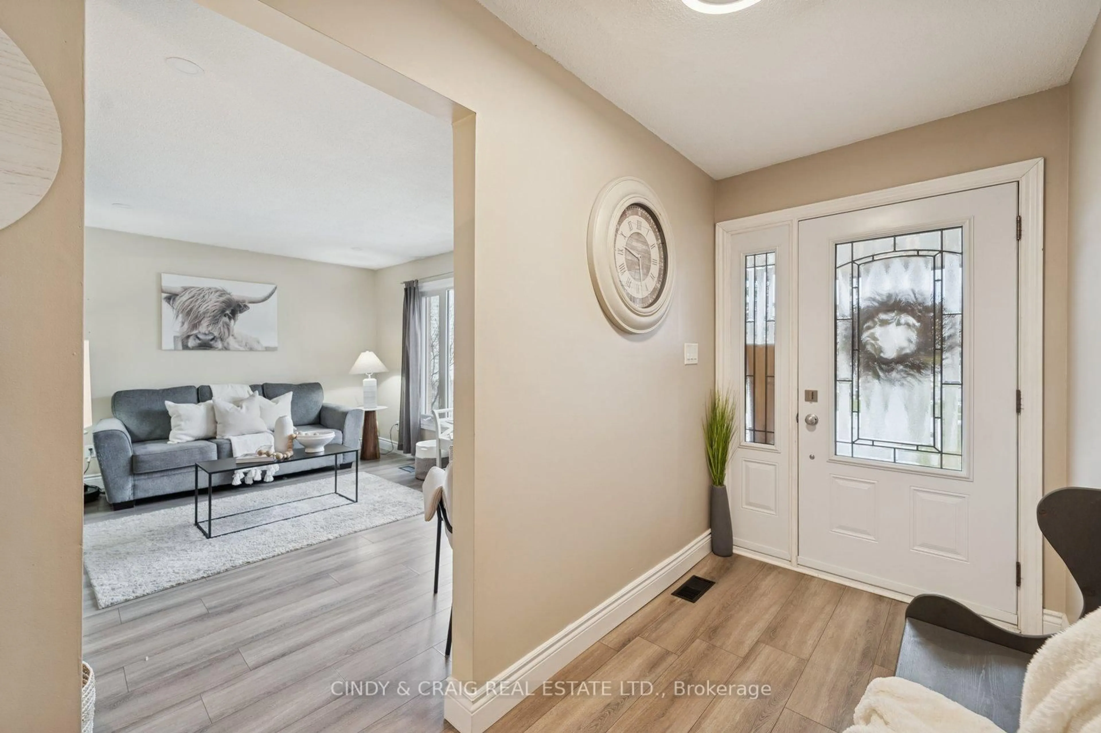 Indoor entryway for 606 Birkdale Crt, Oshawa Ontario L1H 8C4