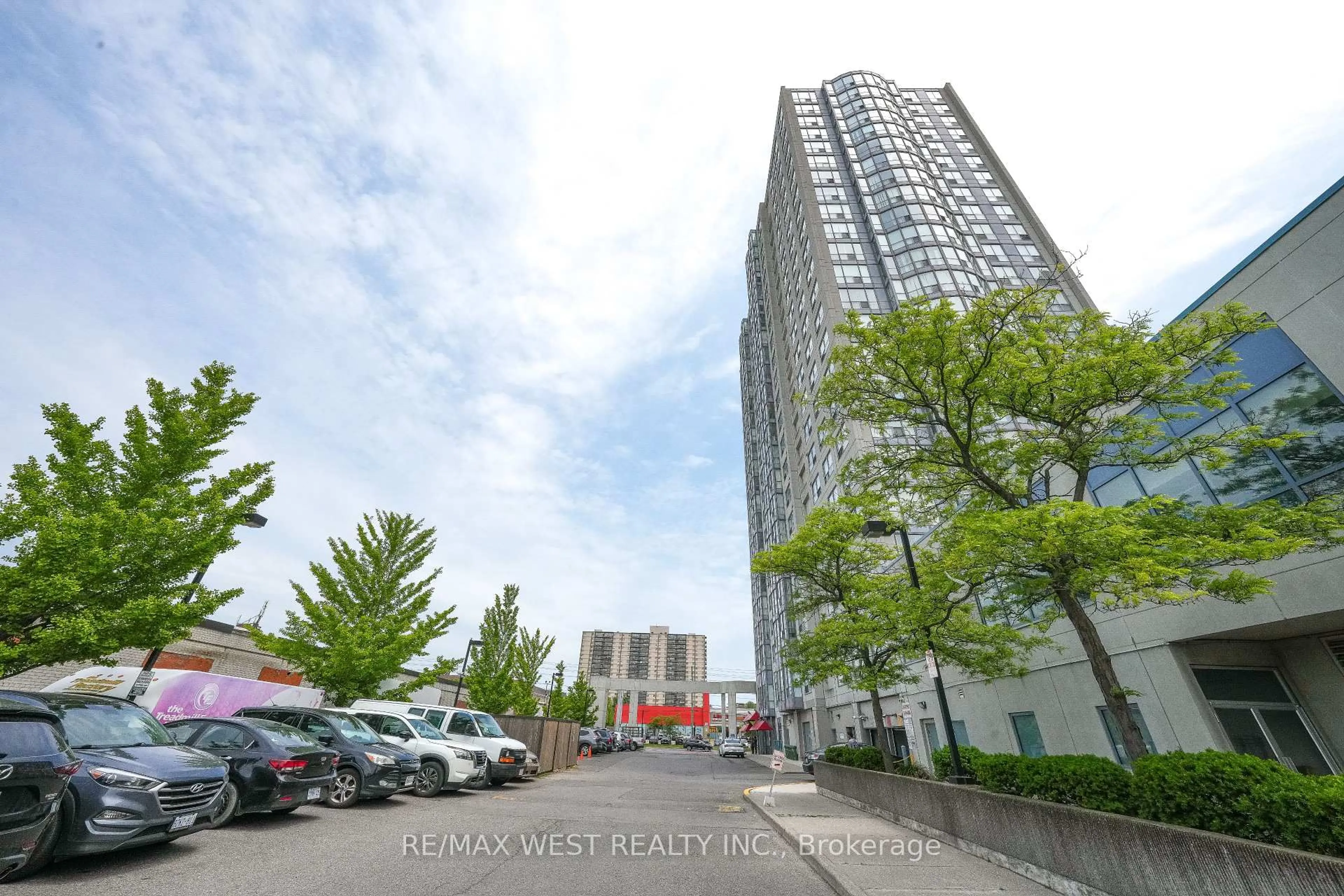 Patio, street for 1470 Midland Ave #608, Toronto Ontario M1P 3B9