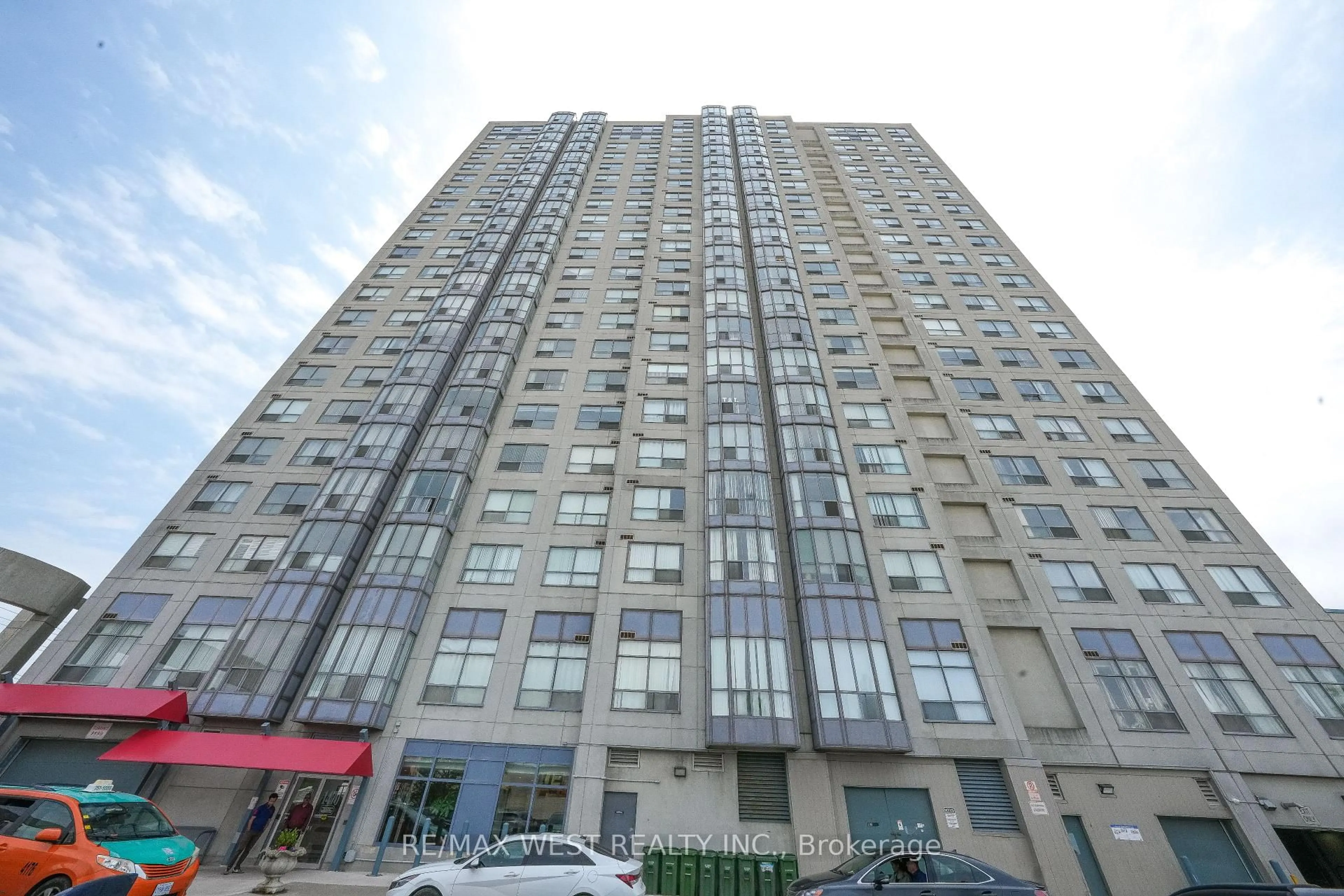 Indoor foyer for 1470 Midland Ave #608, Toronto Ontario M1P 3B9